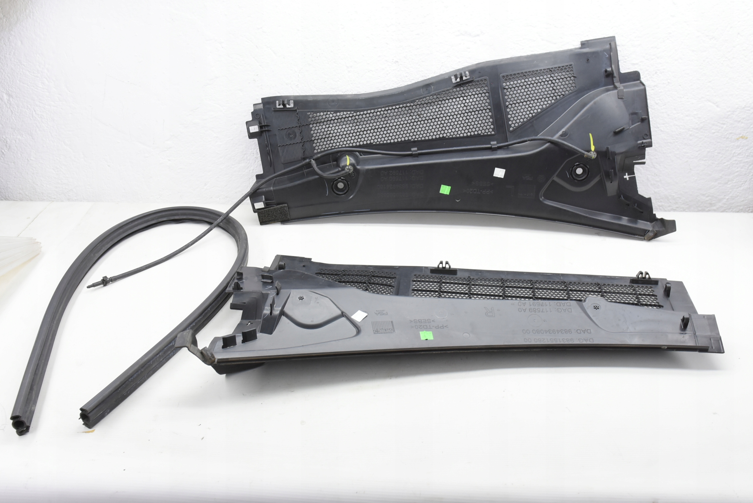 PEUGEOT 308 III T10 PODSZYBIE PLASTIKOWE LEWE PRAWE +USZCZELKA KPL. Producent części Peugeot OE