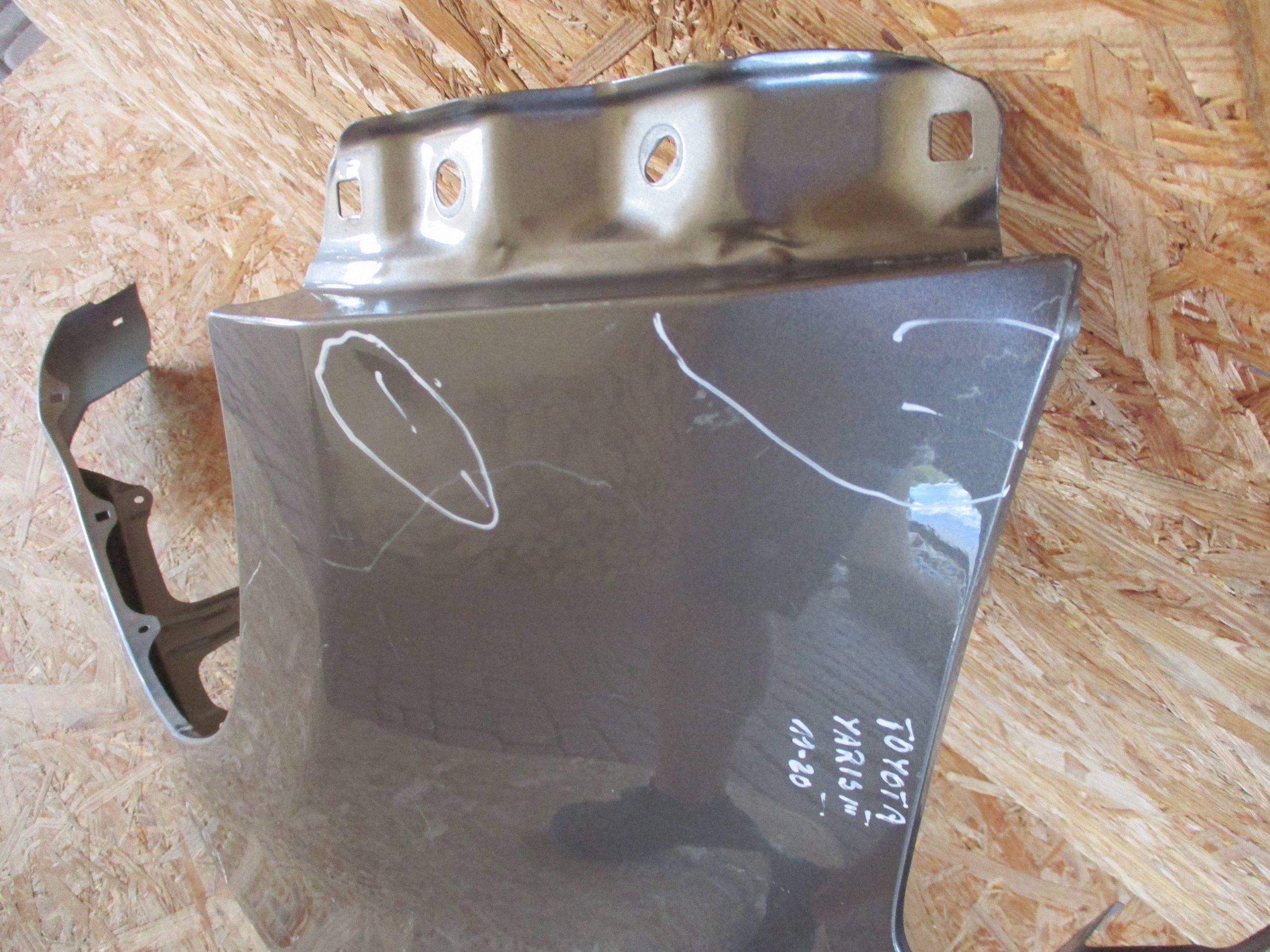 fender front front left TOYOTA YARIS III 11