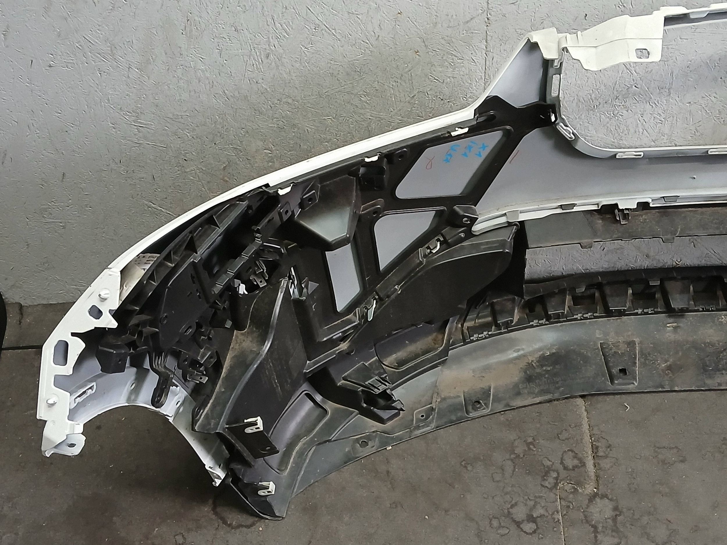 bumper front BMW X1 U11