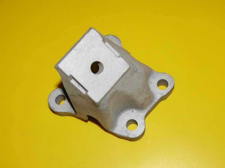 bracket holder engine mount left front AUDI A6 C6 3.0 TDI 220KM BMK 04-08