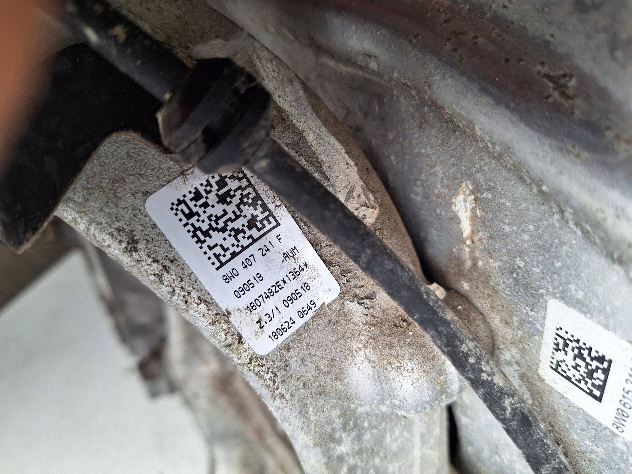 AUDI A4 B9 8W 16-20 swing left 8W0407241F