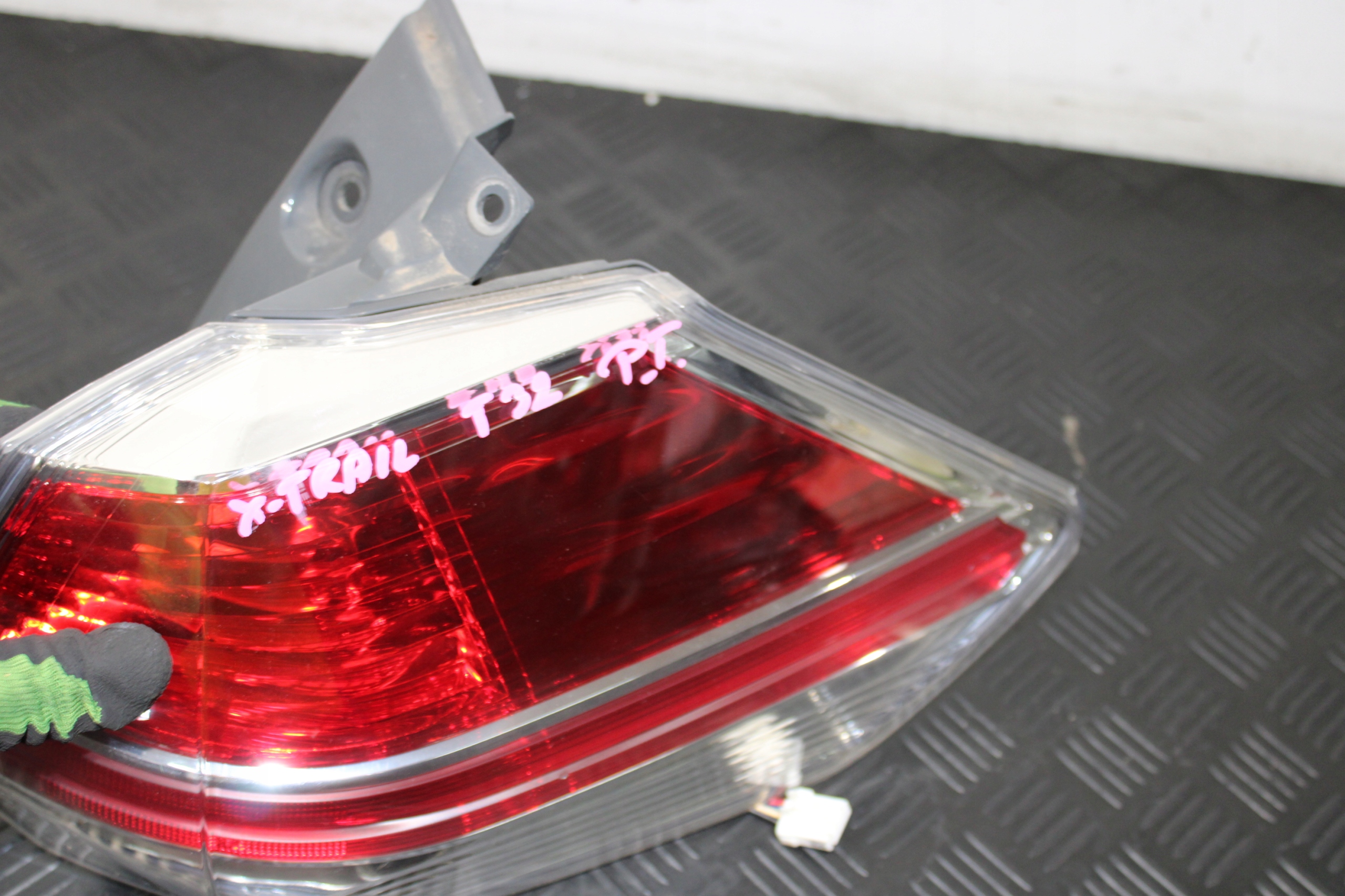 light right rear part NISSAN X-TRAIL T32