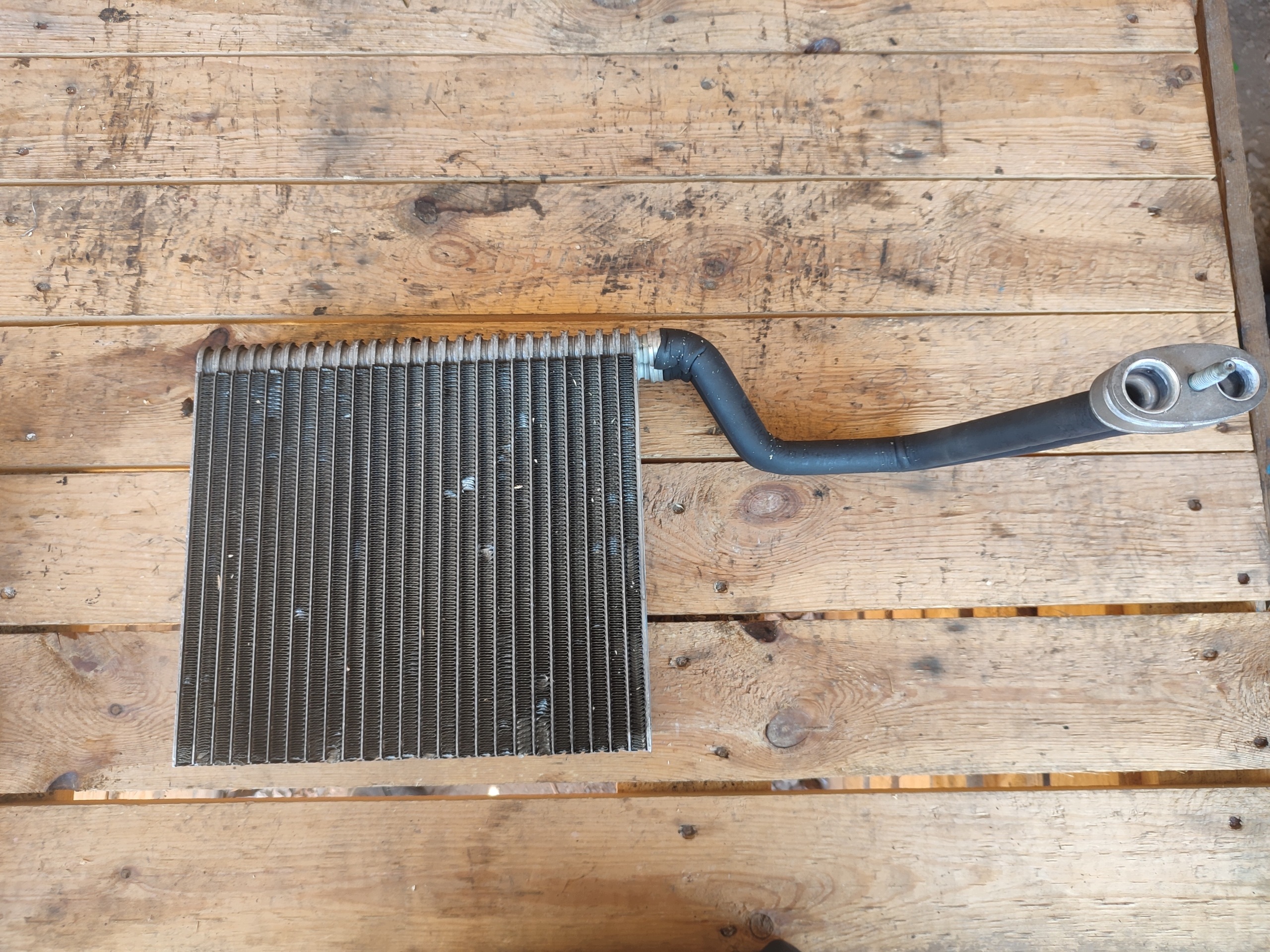 chladič ohřívač AUDI S4 A4 B6 B7 8E2820103A