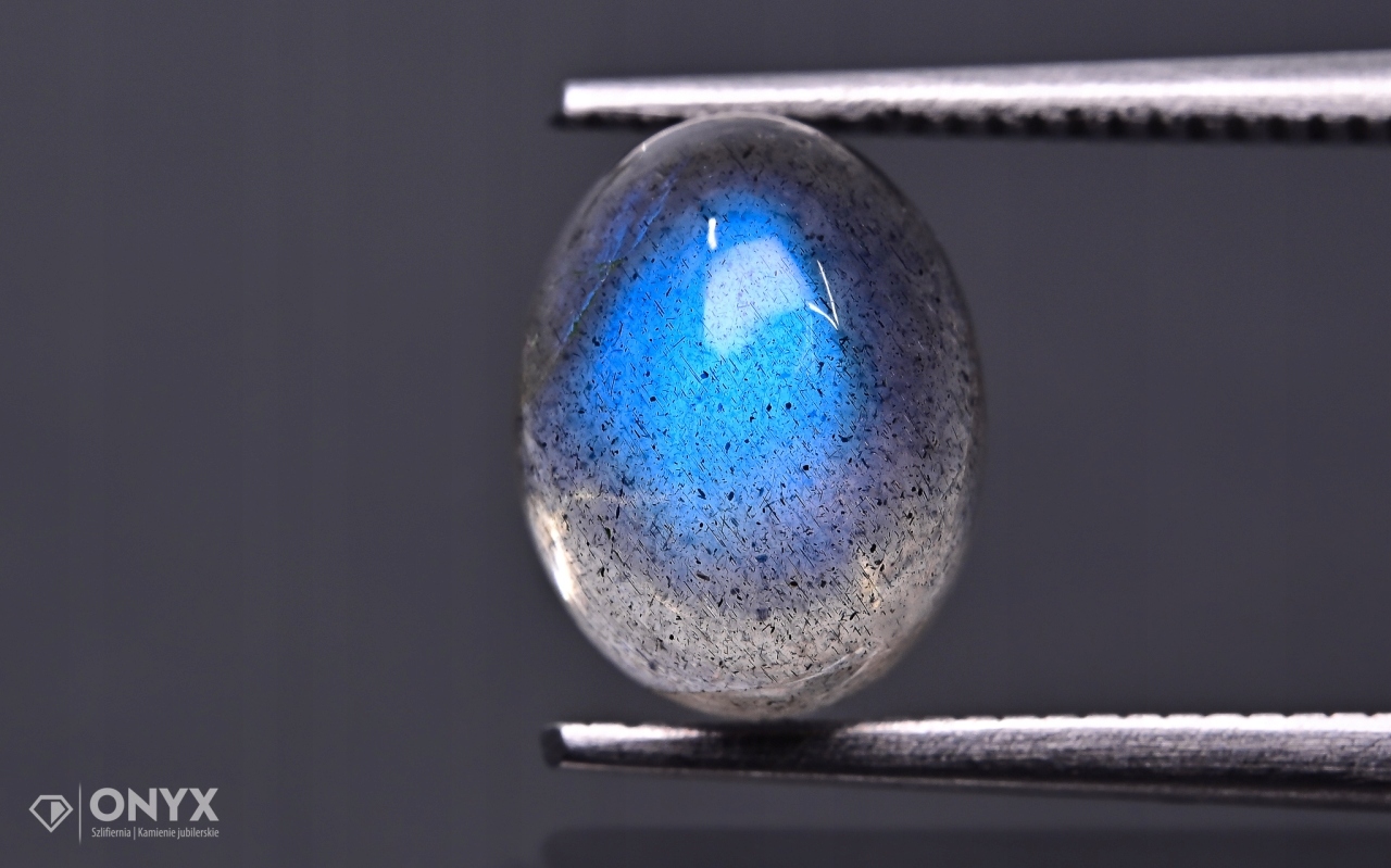 Labradorit kabošon A ovál 9x7 mm