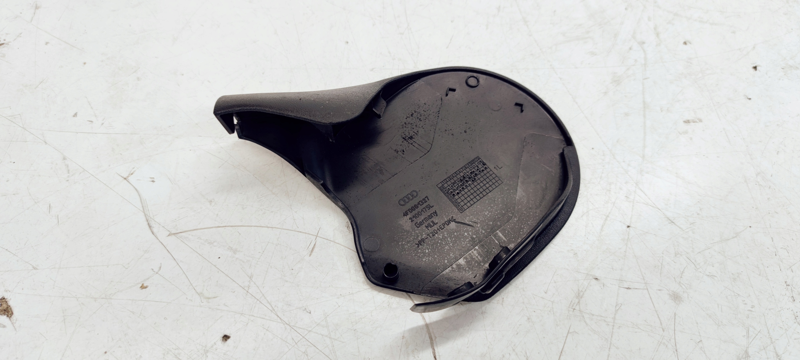 BLENDE ABDECKUNG VERSCHLUSSSTOPFEN SITZ LINKS AUDI A6 C6 4F0881327