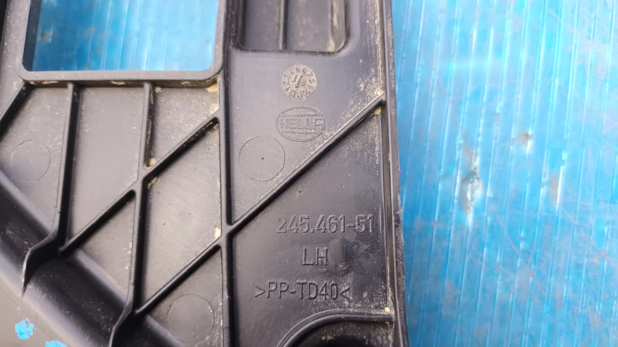 left rear light holder TESLA MODEL 3 LIFT 21->
