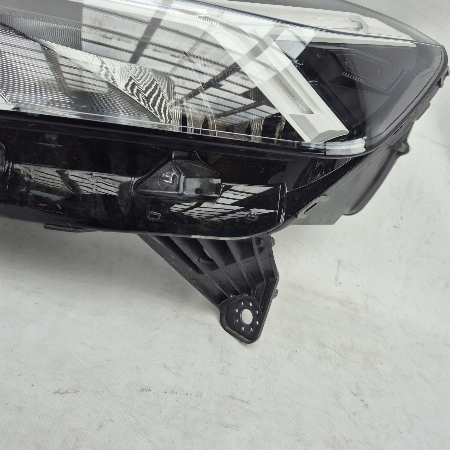 DACIA SANDERO III 3 20- light left front front FULL LED 260601750R
