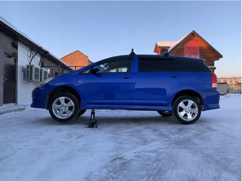 PODNOŚNIK SAMOCHODOWY ŻABA HYDRAULICZNY LEWAREK ŻABA 2,5T+GUMA Minimalna wysokość podnoszenia 135 mm