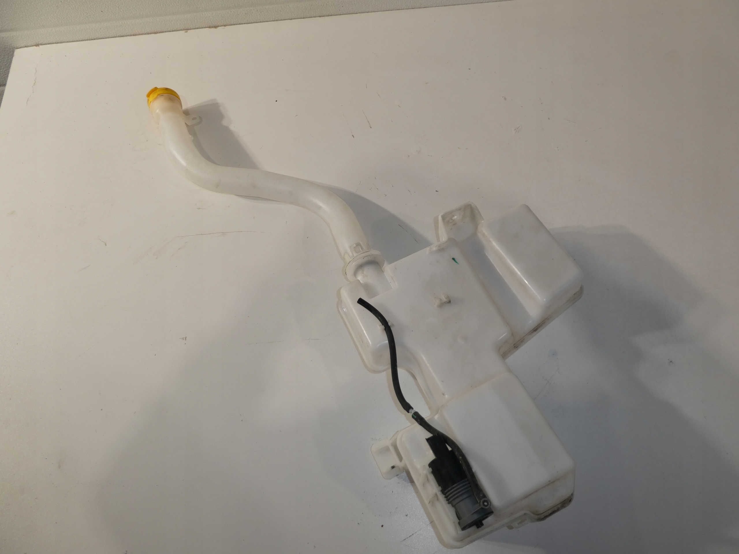 washer fluid tank TRAFIC III 3 289105241R