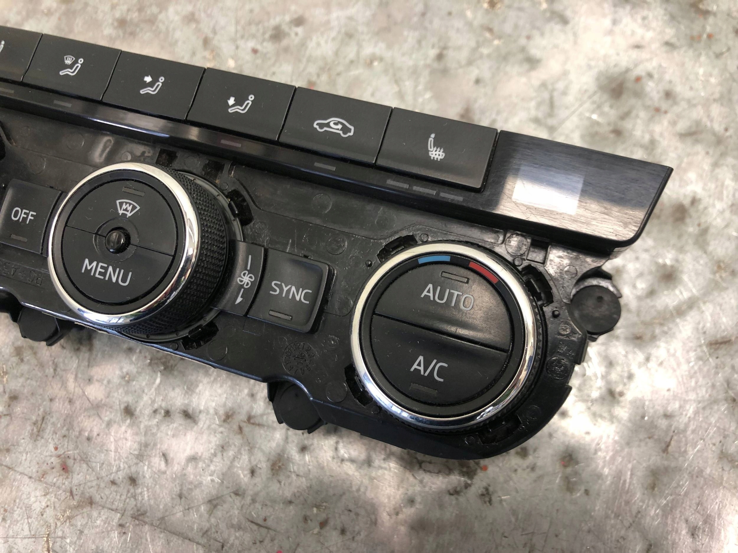 Unite commande clima SKODA OCTAVIA III 5E0907044T