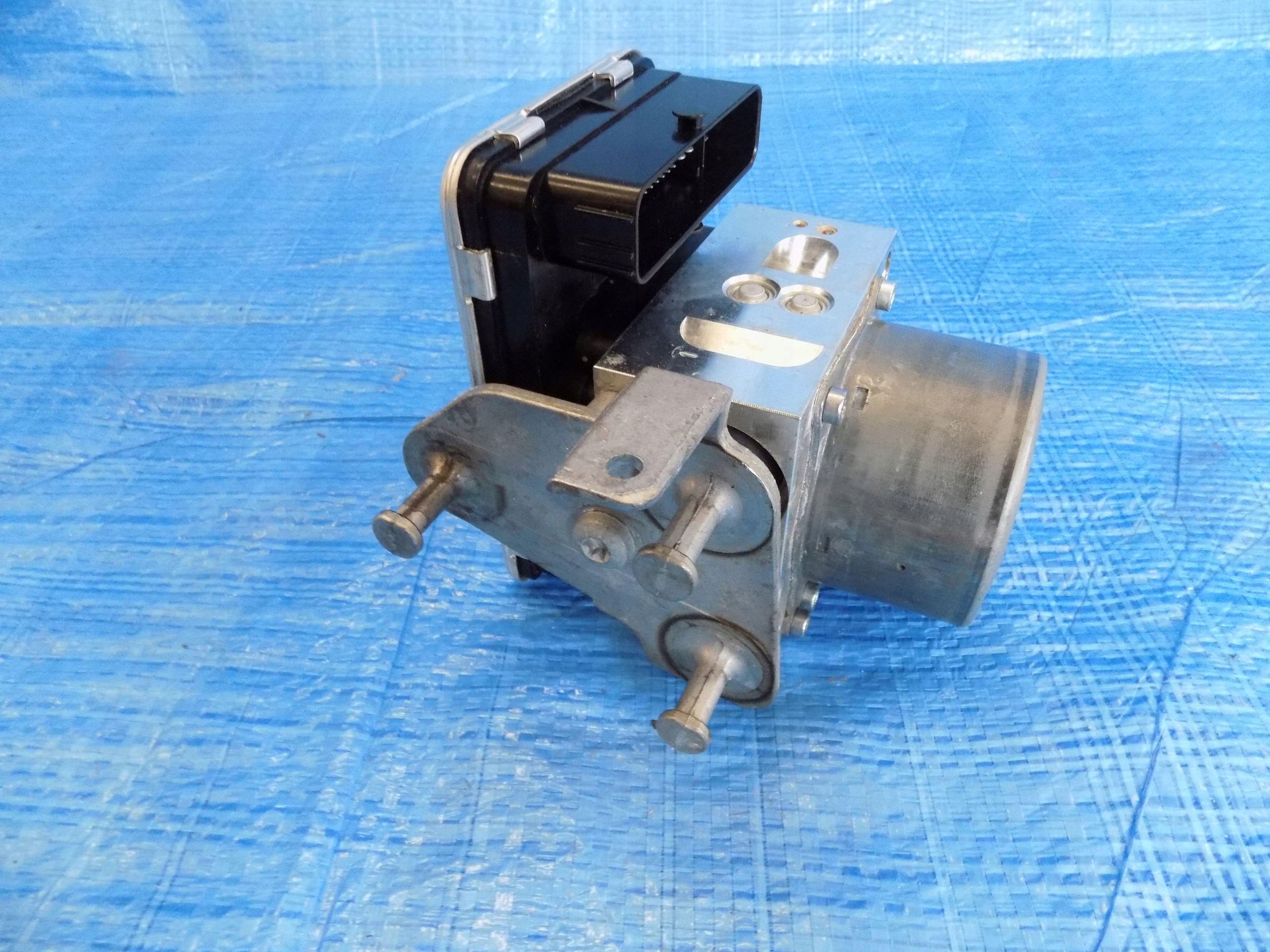 насос ABS MERCEDES 253 GLA A2539011600