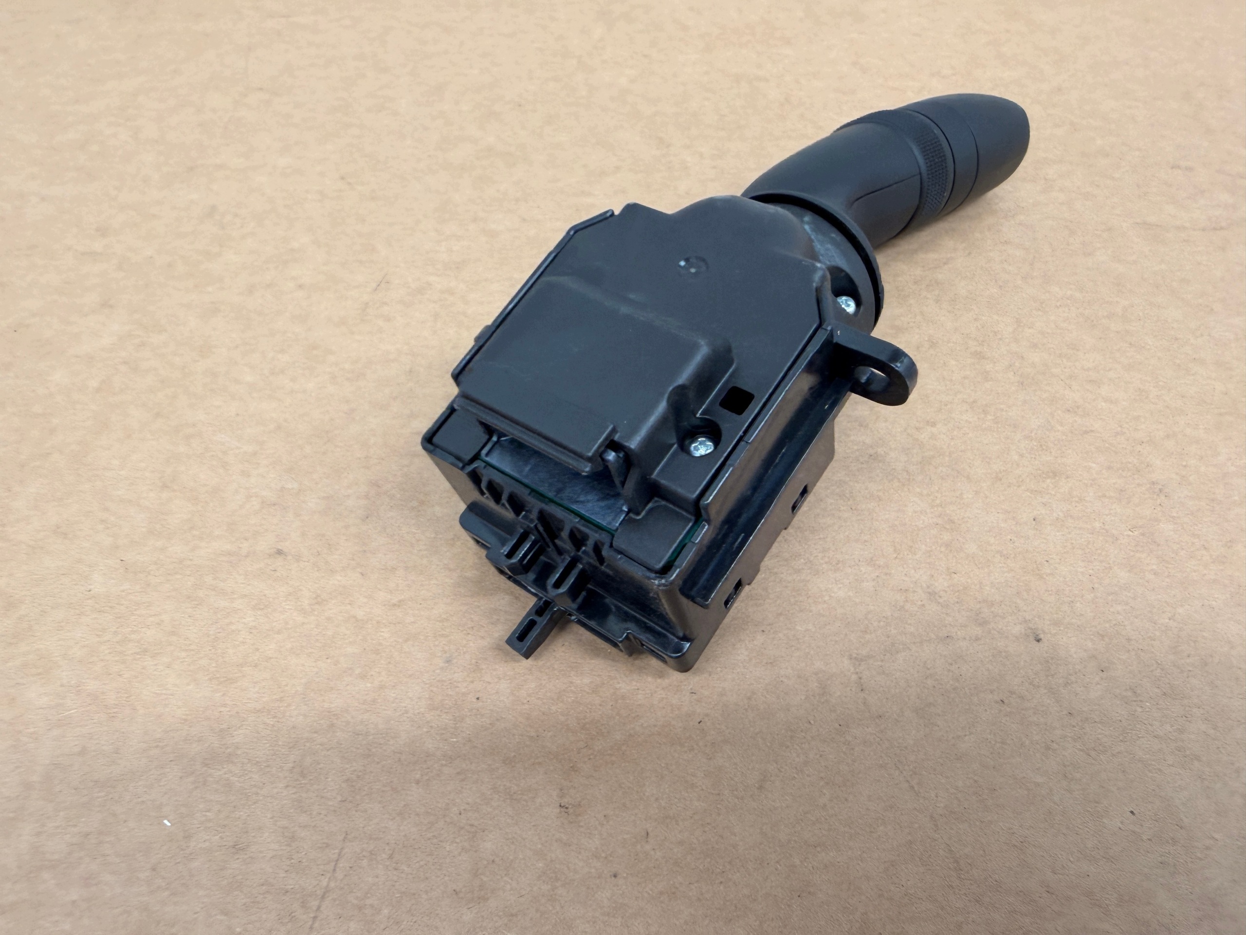 Toyota Yaris IV manetka switch 17J910