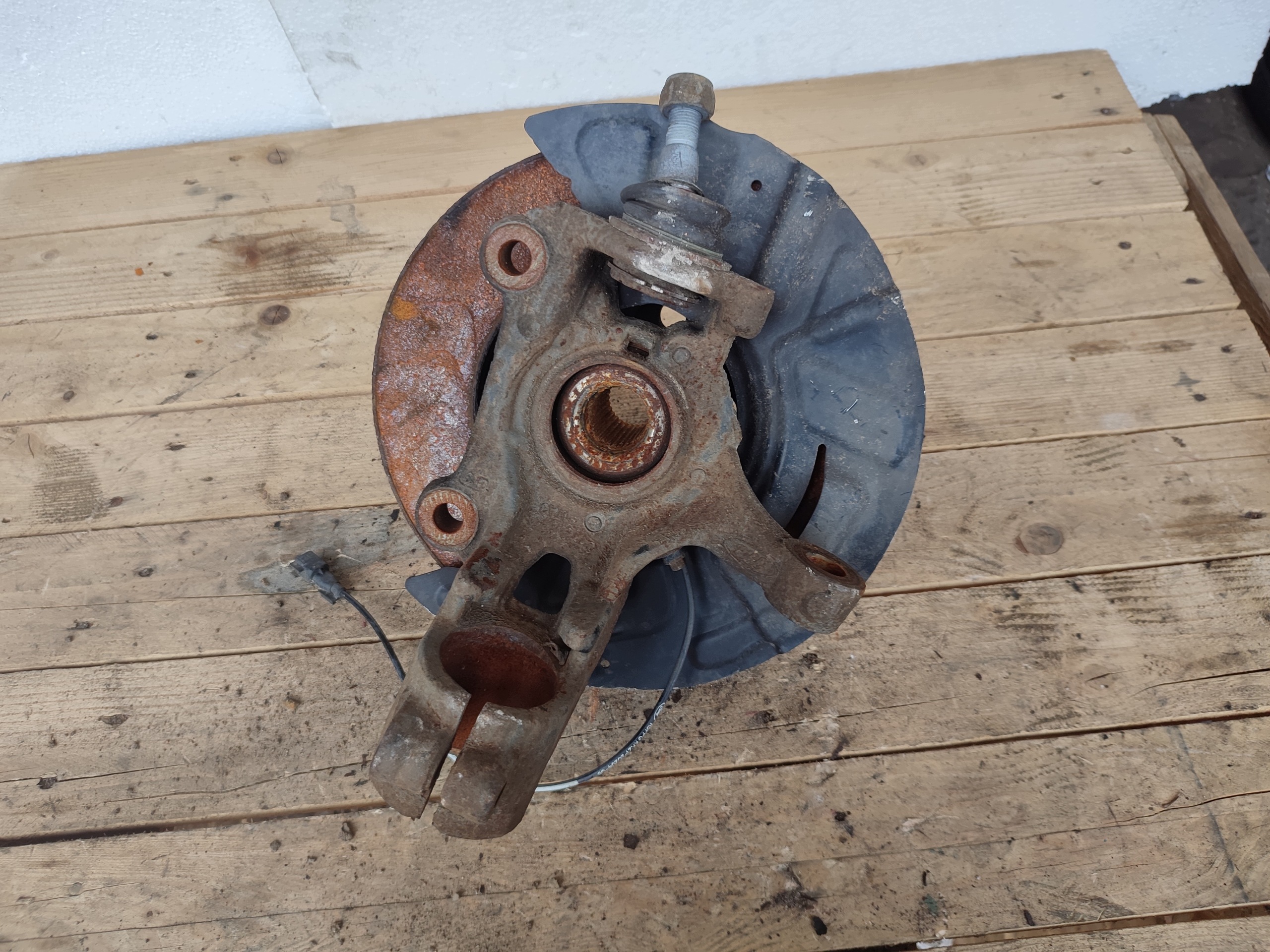 otoč pravá předek čepu pod ABS FORD TRANSIT VI MK6