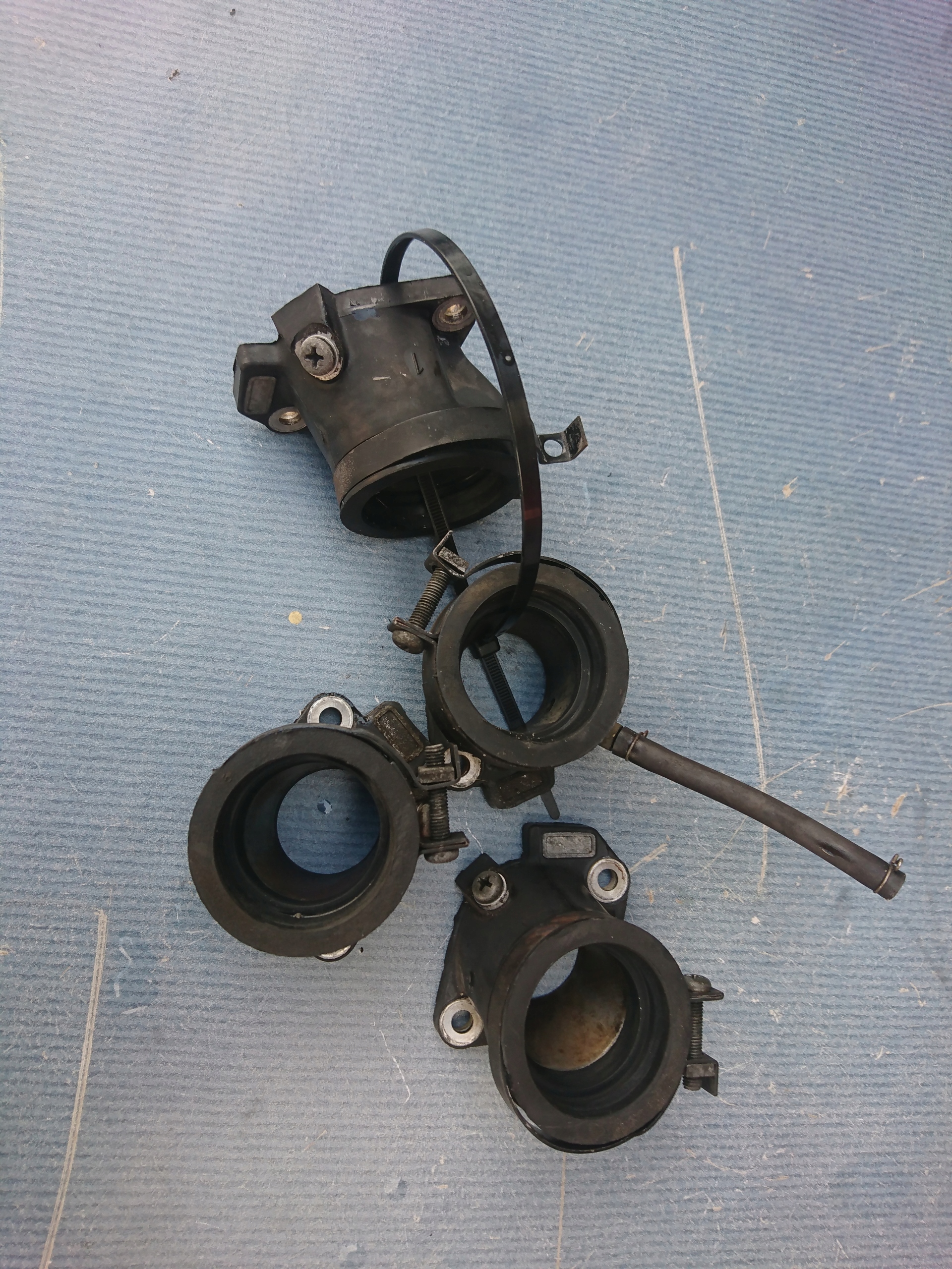 HF53498 - honda CB 750 RC 42 SEVEN FIFTY всмоктувальні патрубки