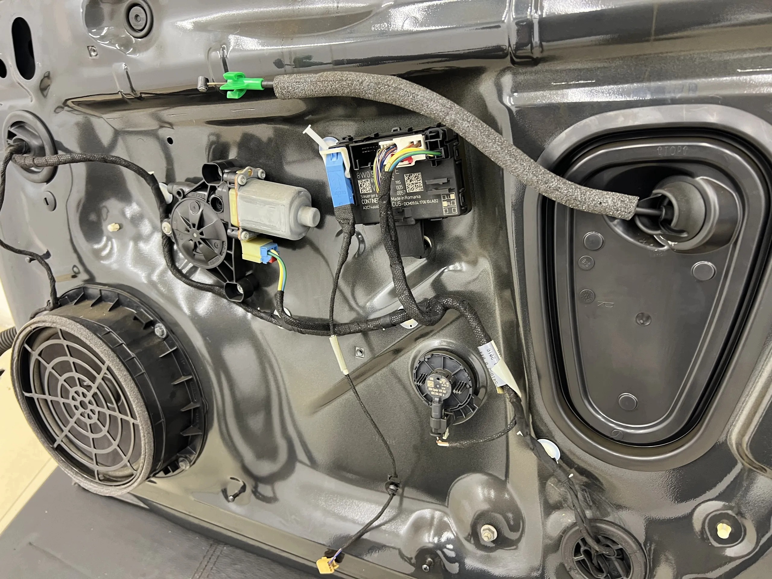AUDI A4 B9 door right front front complete colour LX7L EUROPA