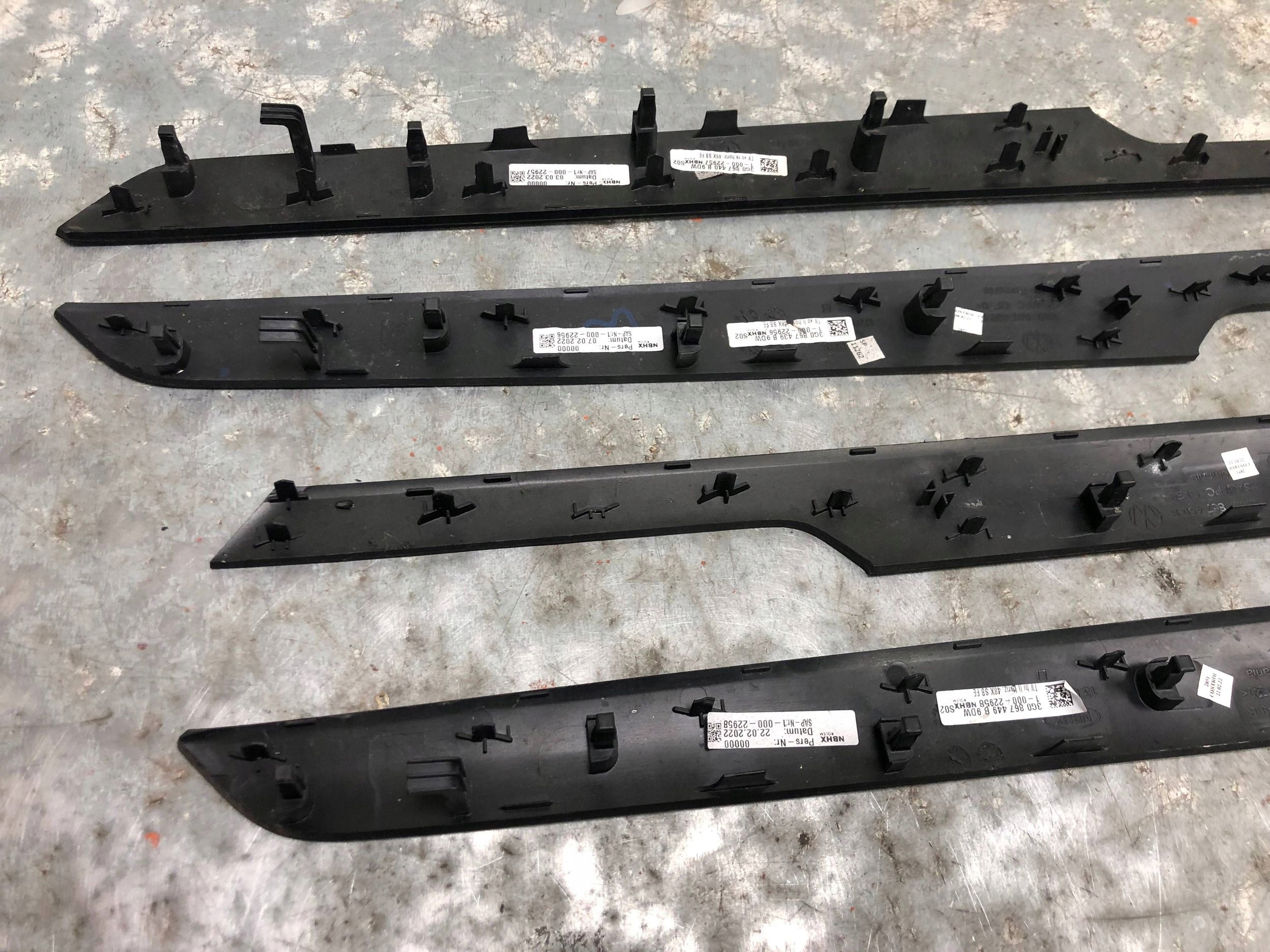 lišta DEKOR dveře 9DW KOMPLET VW PASSAT B8 LIFT