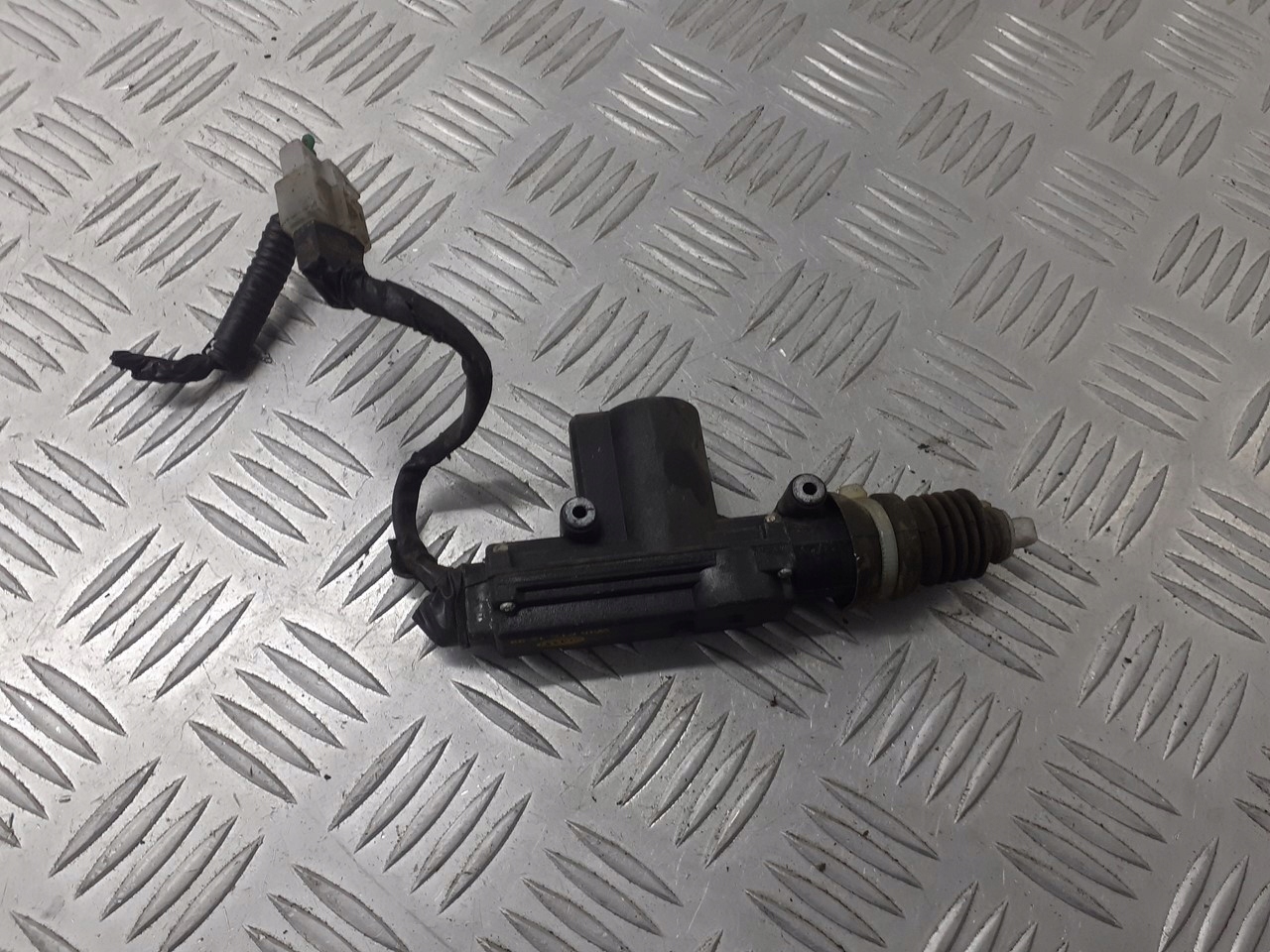 SIŁOWNIK ZAMKA LEWY TYŁ TATA INDICA Typ samochodu Samochody osobowe