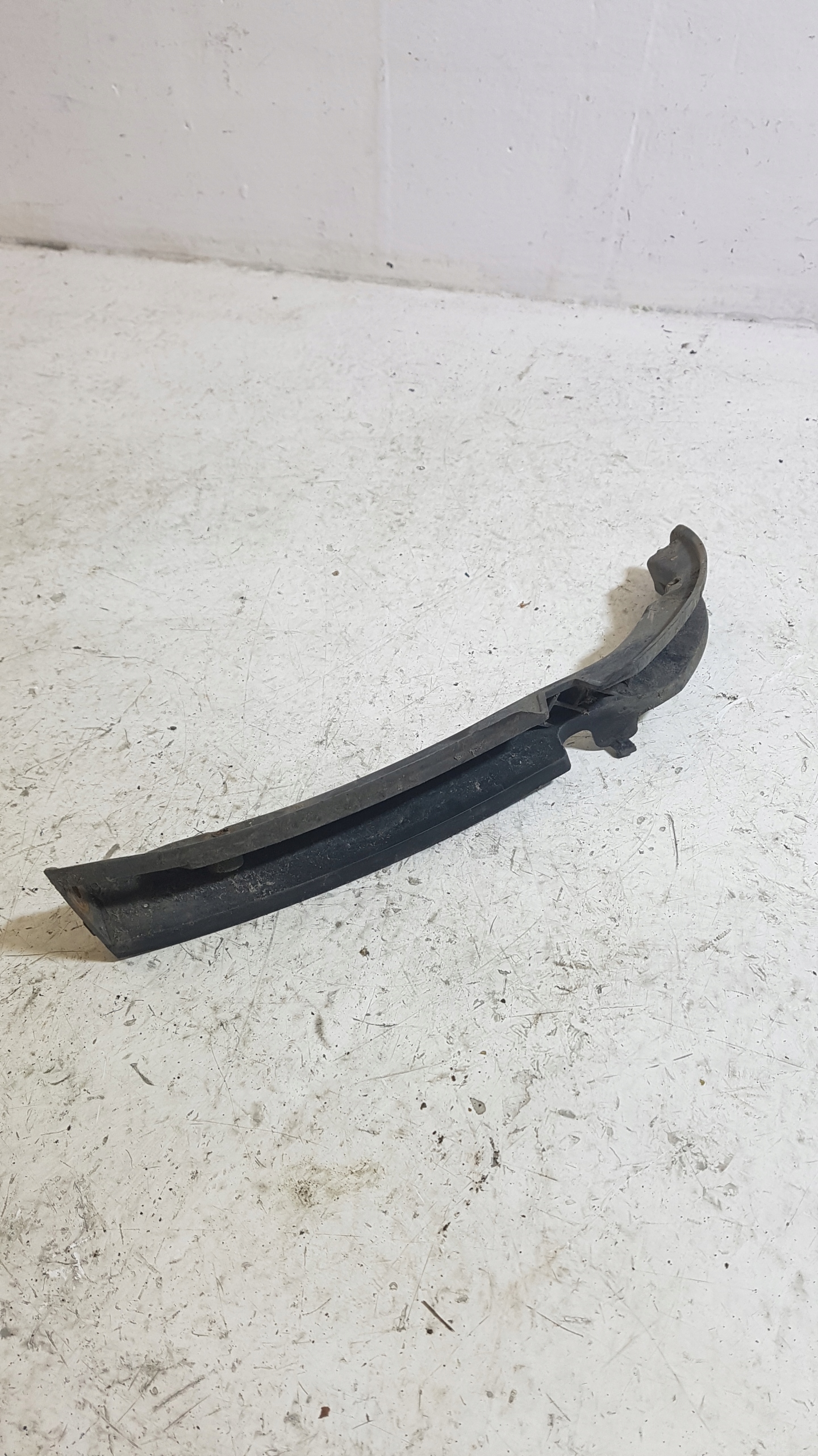bumper bracket left front VOLKSWAGEN PASSAT B6 3C0807177