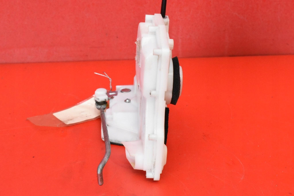 lock door left front EU 82202-68LA1 SUZUKI SWIFT 5 V MK7 5D HB 10-15