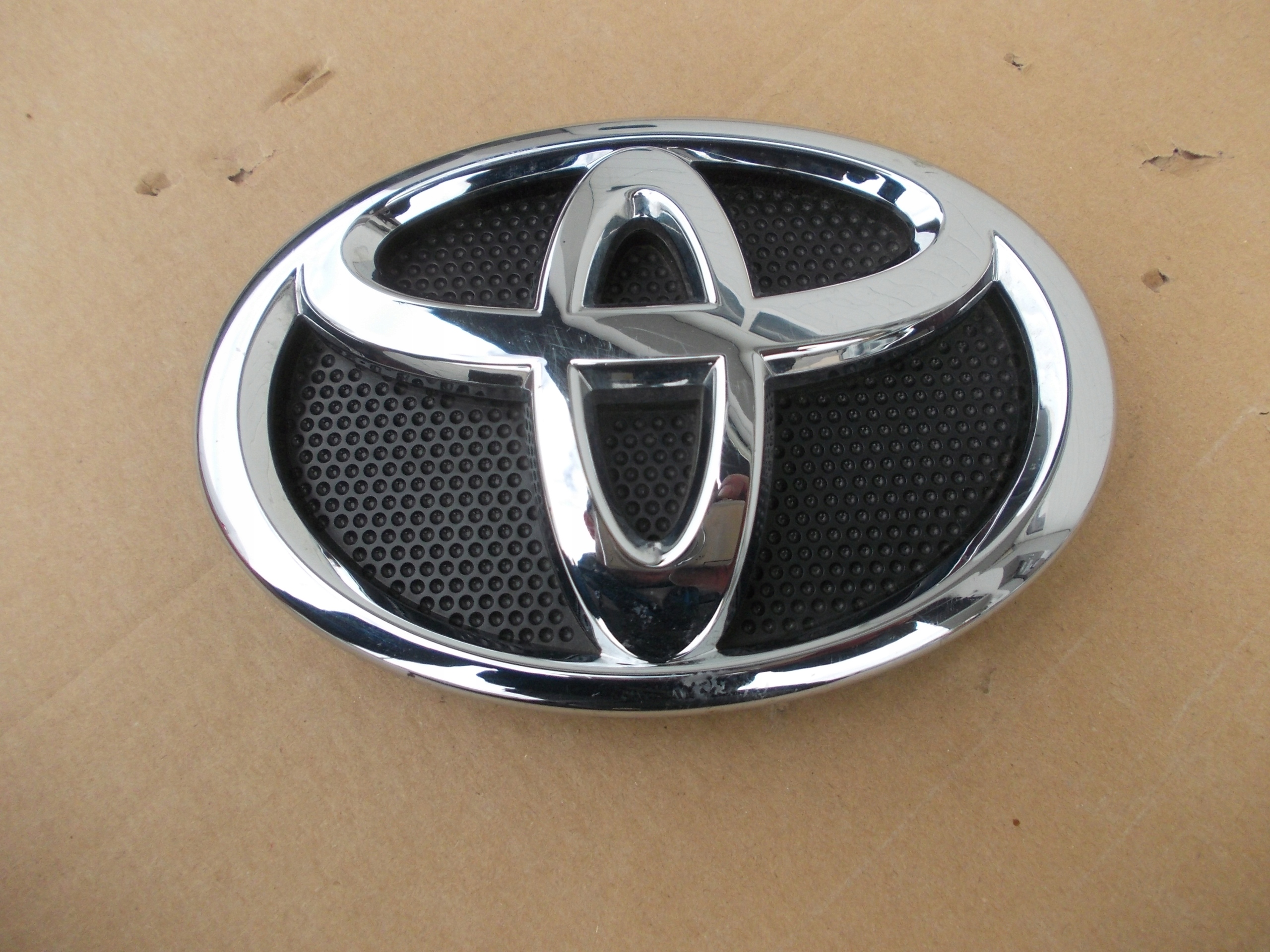 Znaczek emblemat Logo przód Toyota Hilux 2015- 75310-0K010