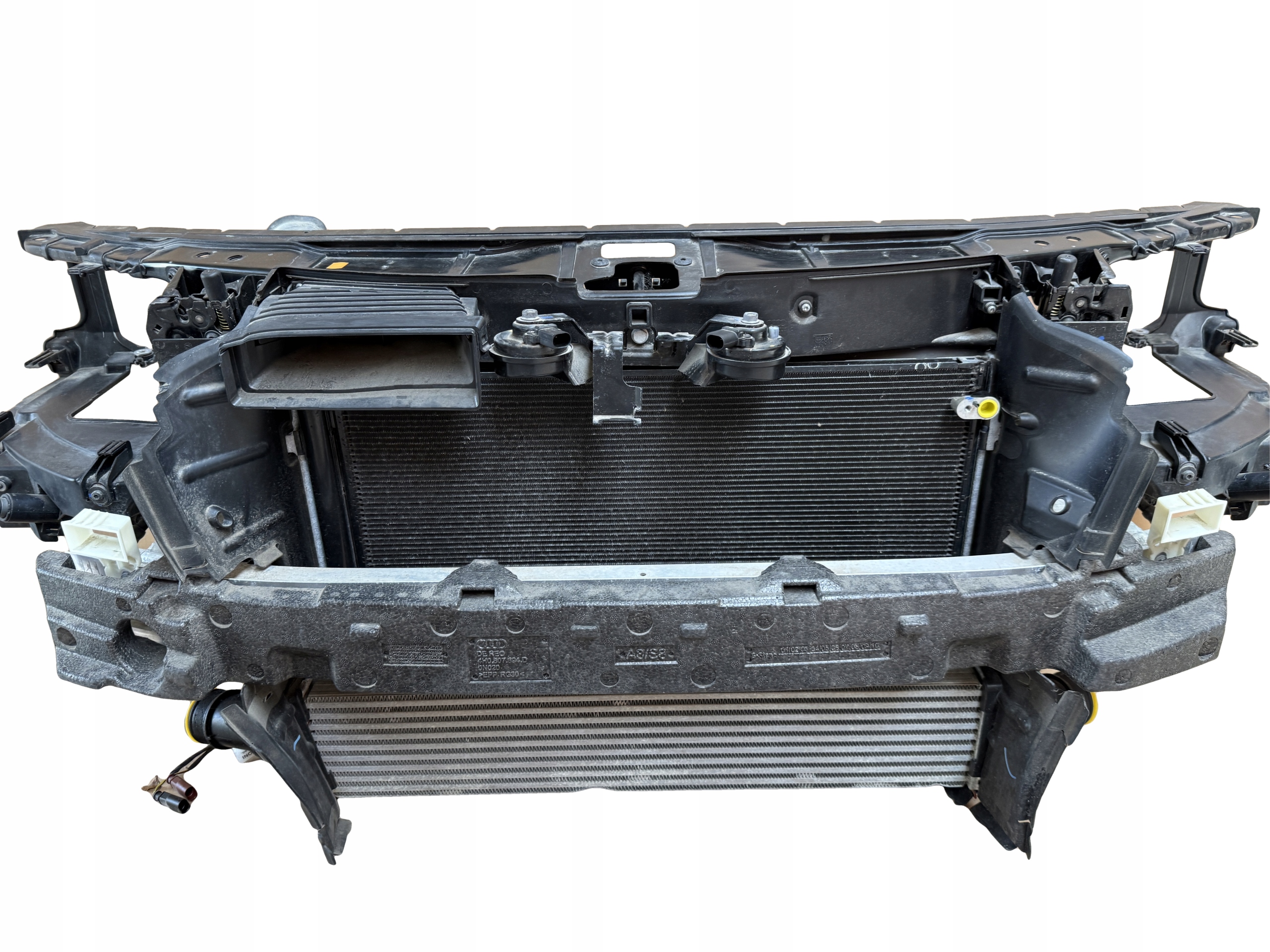 AUDI A8 4H D4 LIFT 3.0TDI bar, wall radiator