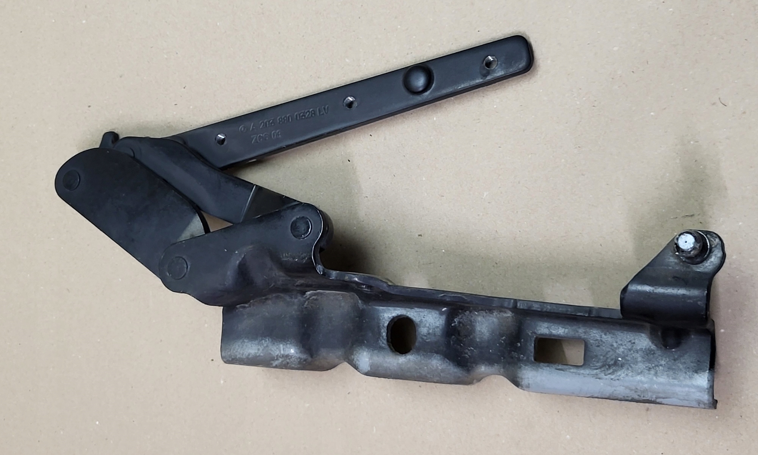 hinge bonnets right left front MERCEDES C W203 A2038800428 A2038800328 OE EU