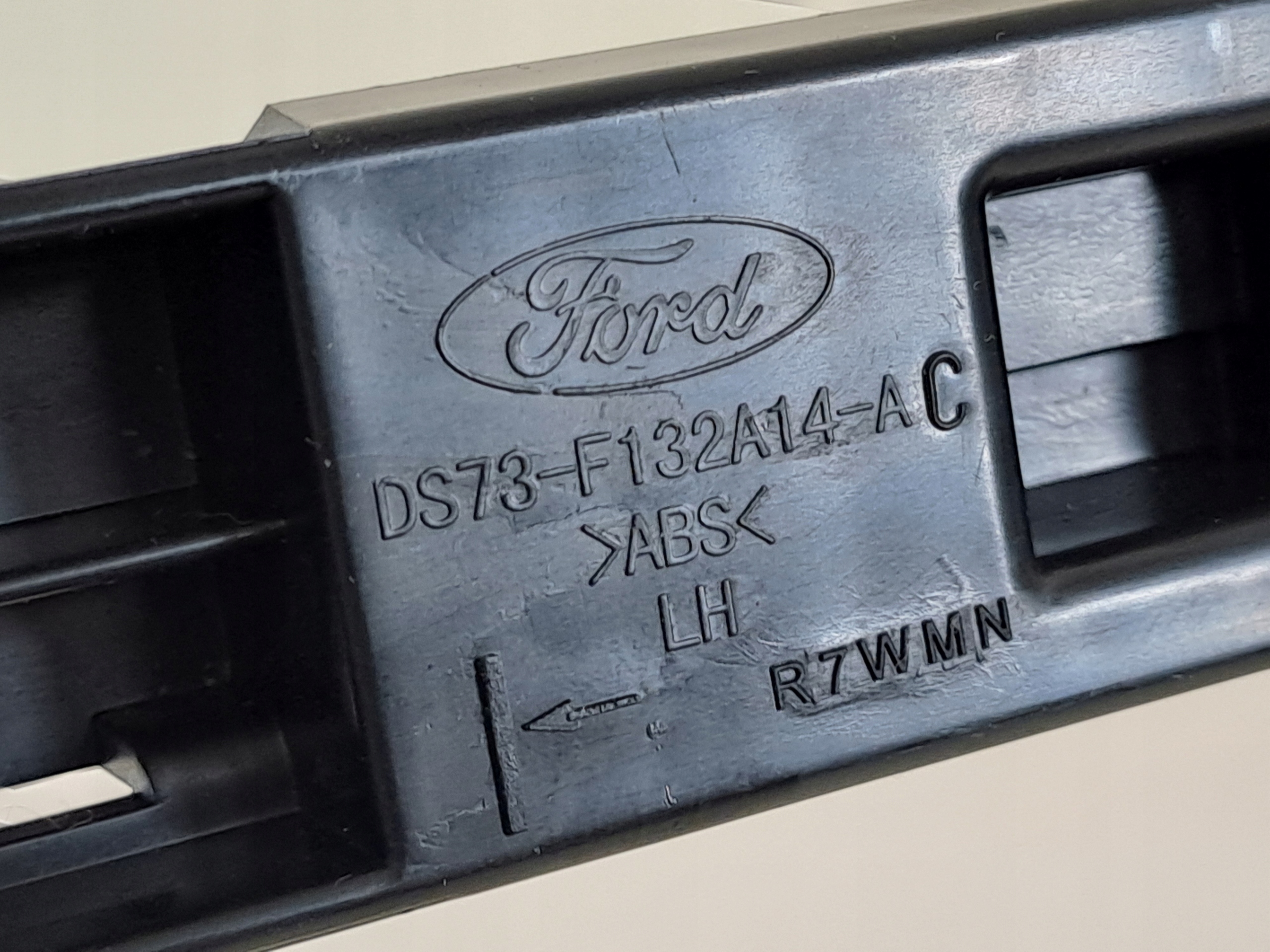 support holder of a bumper left front left front FORD MONDEO V MK5 17r