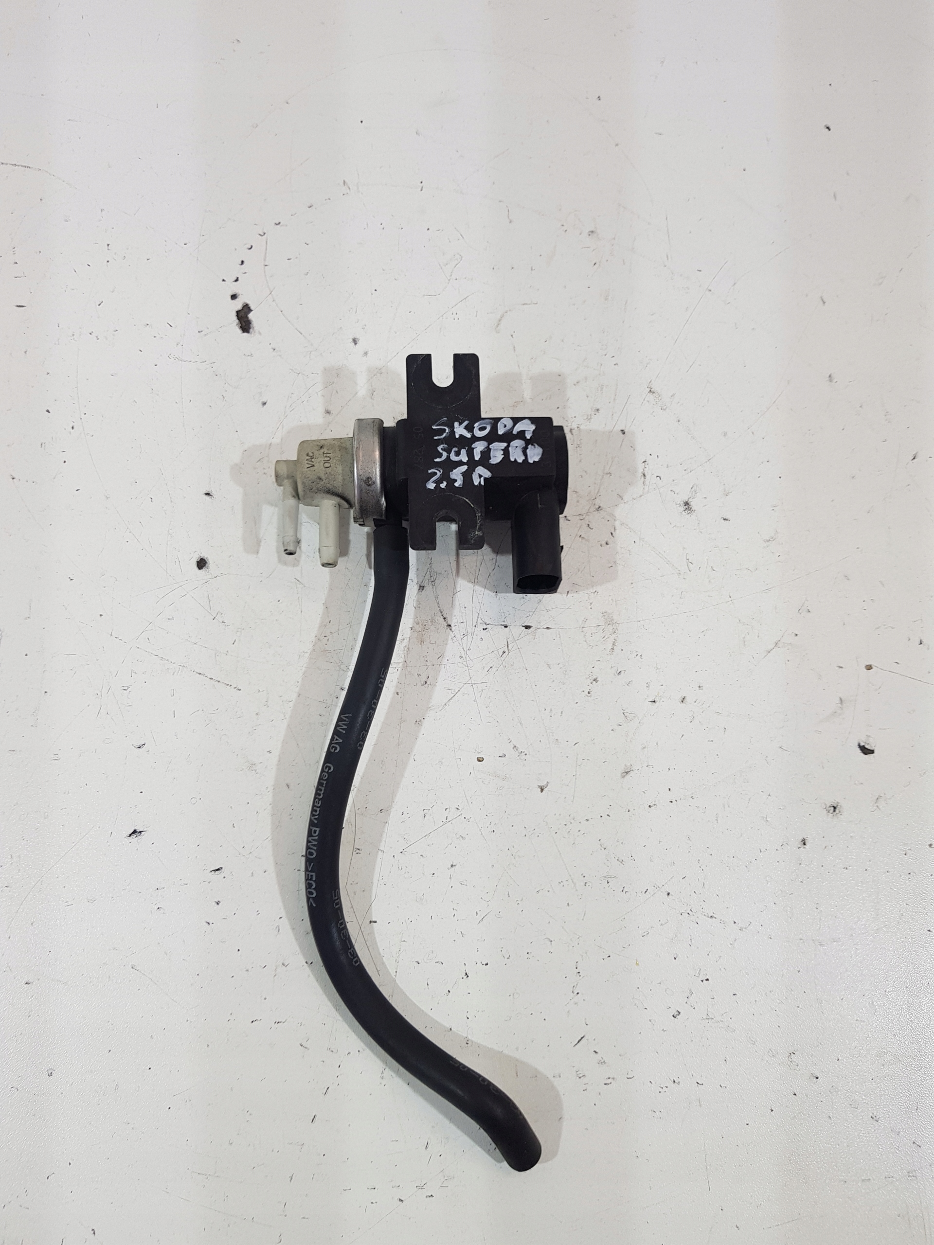 2.5TDI V6 - ТУРБО ВАКУУМНЫЙ КЛАПАН SKODA VW AUDI 1J0906627B