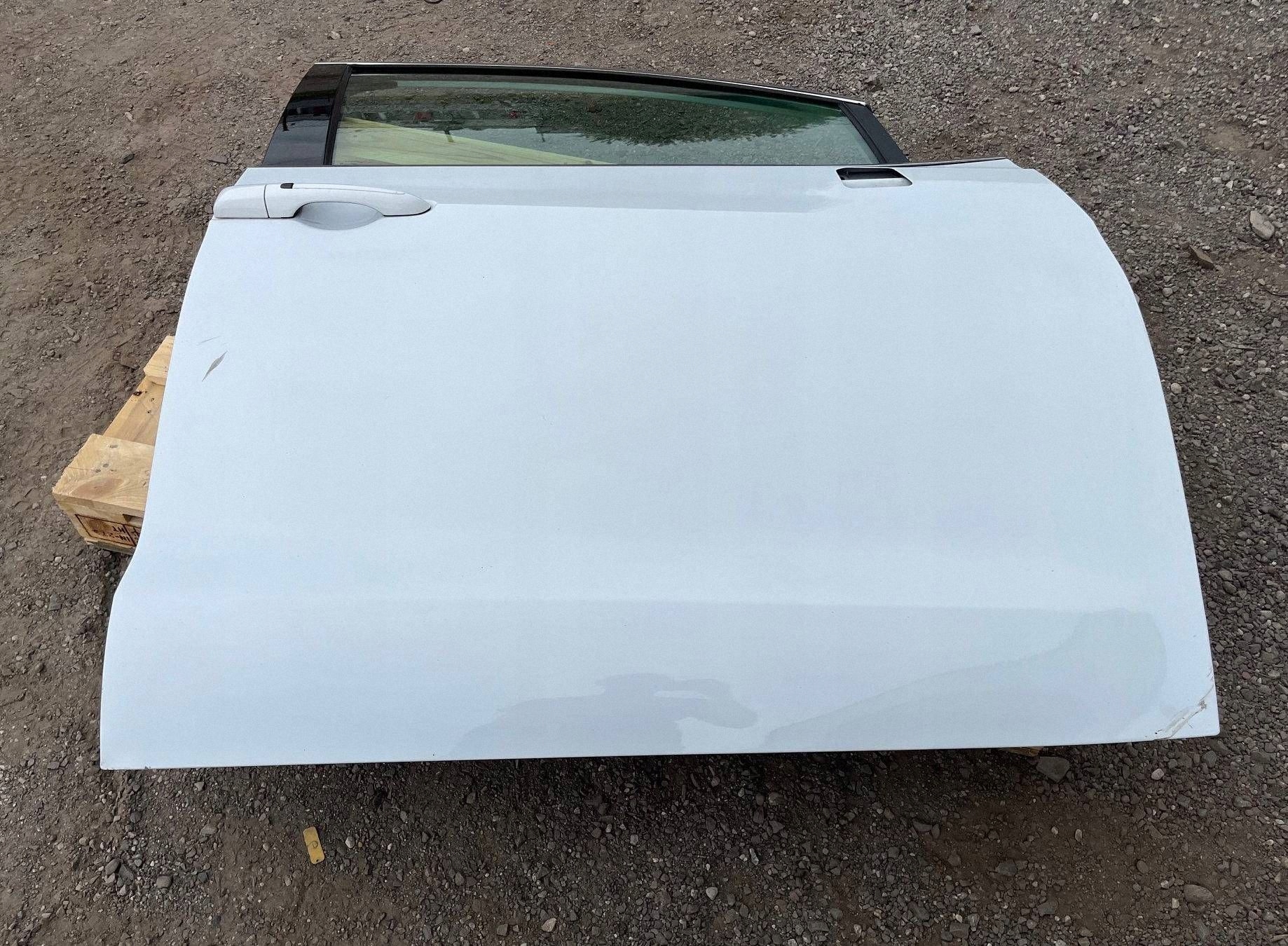 door front right right front Chrysler Pacifica 2017