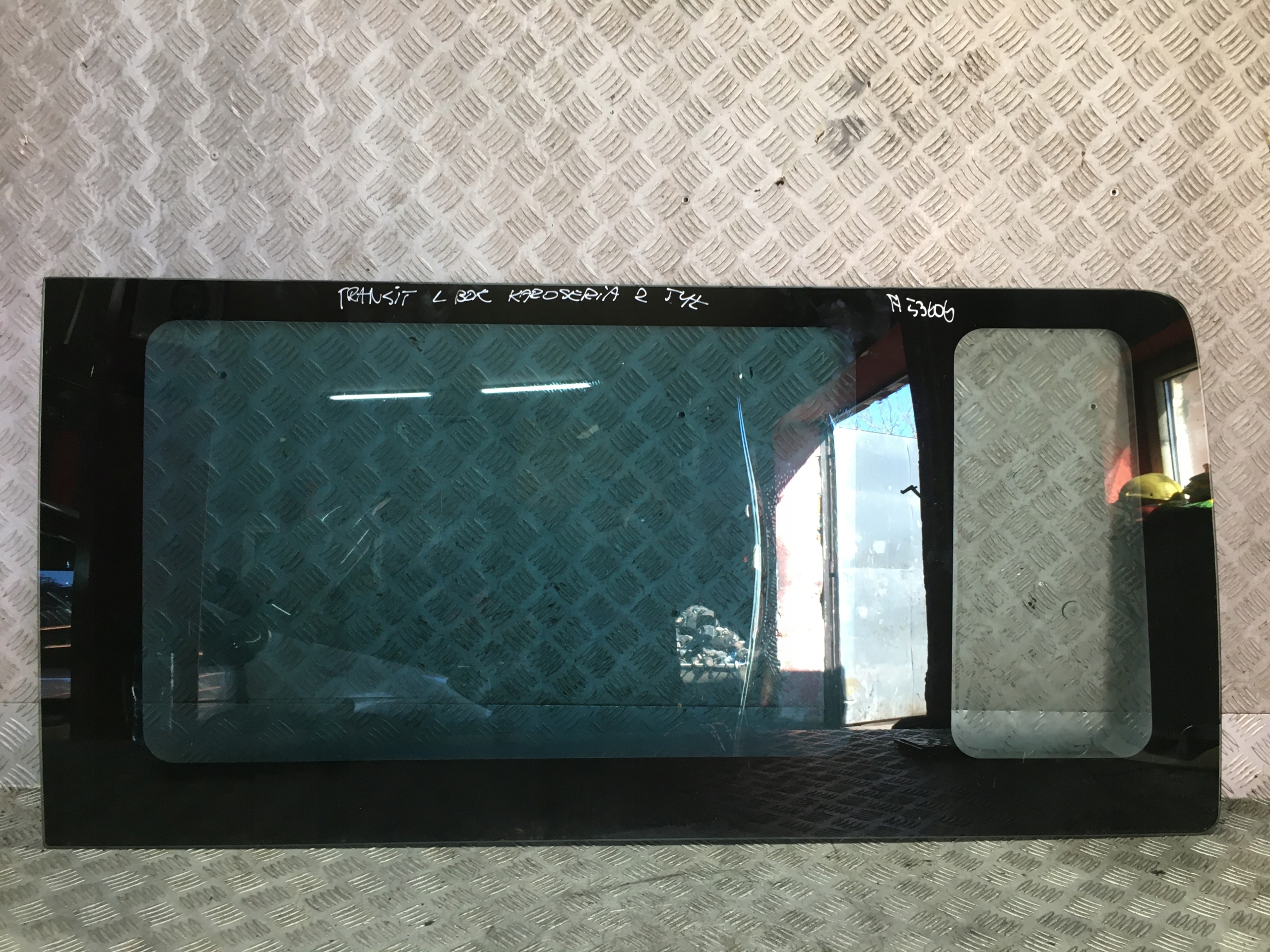 TRANSIT MK6 SZYBA LEWY BOK KAROSERYJNA BOCZNA