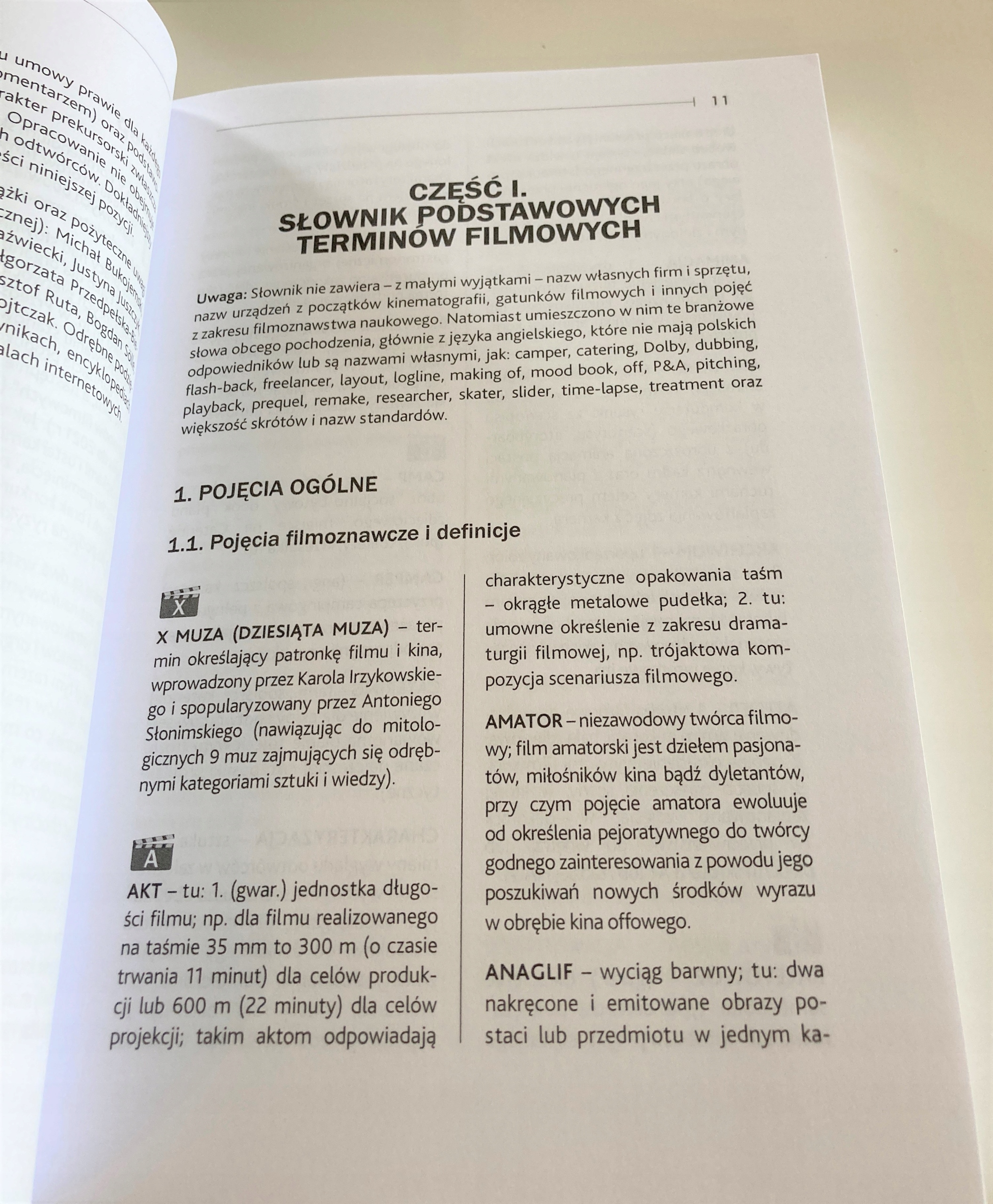 EKIPA FILMOWA: PRZEDMIOT UMOWY ORAZ SŁOWNIK -TOM V Tytuł EKIPA FILMOWA: PRZEDMIOT UMOWY I ZAKRES OBOWIĄZKÓW ORAZ SŁOWNIK TERMONOLOGII