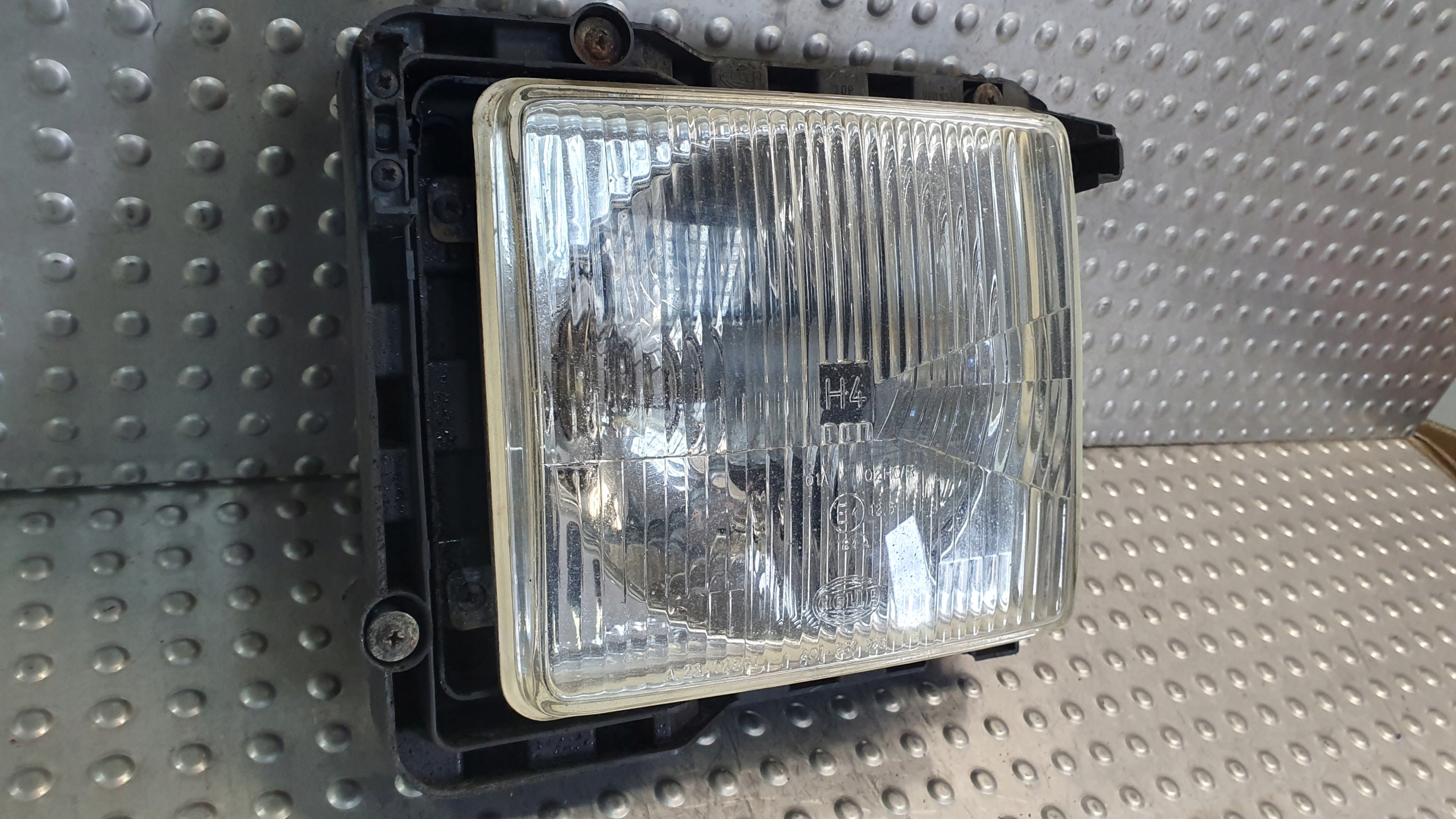 Licht vorne links MERCEDES MB100 81