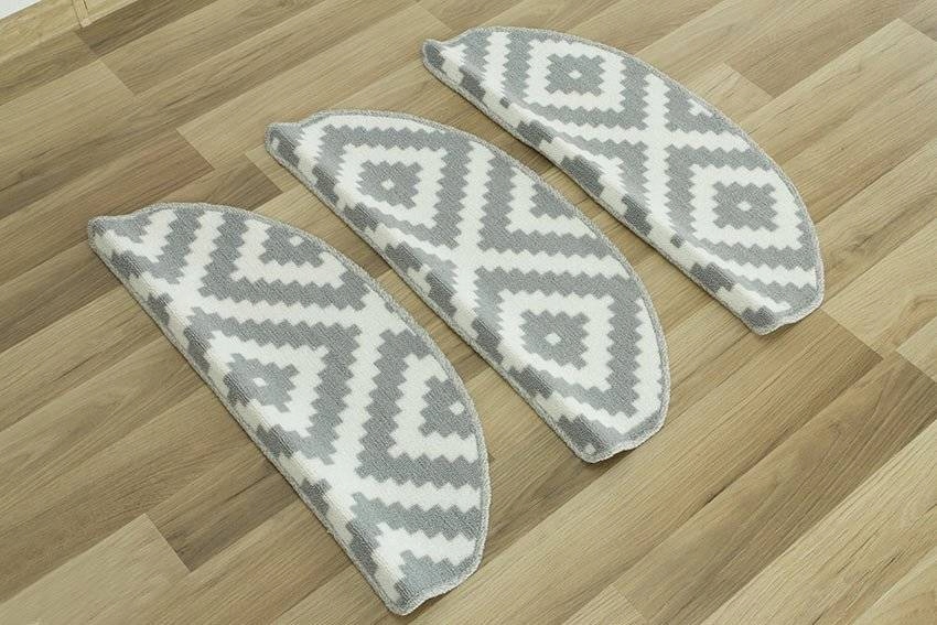 ANTYPOŚLIZGOWE NAKŁADKI DYWANIKI NA SCHODY ROMBY JASNO SZARE 80x24+3cm Kształt półokrągły