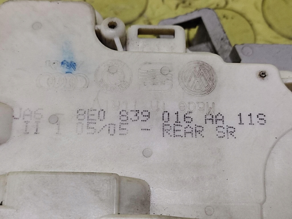 AUDI A4 B7 lock door right rear part 8E0839016AA