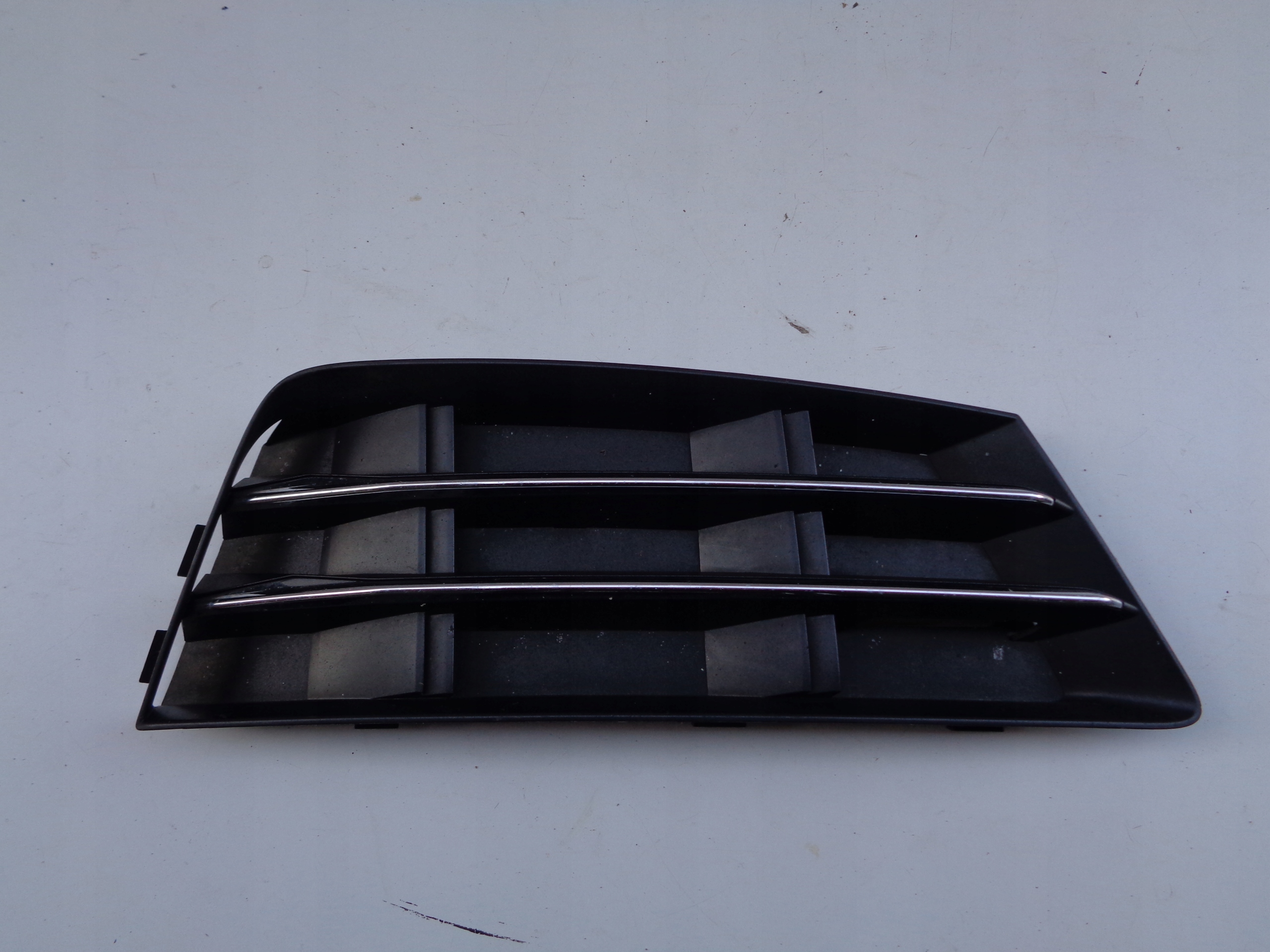 grid of a bumper right AUDI A4 B9 8W 8W0 15