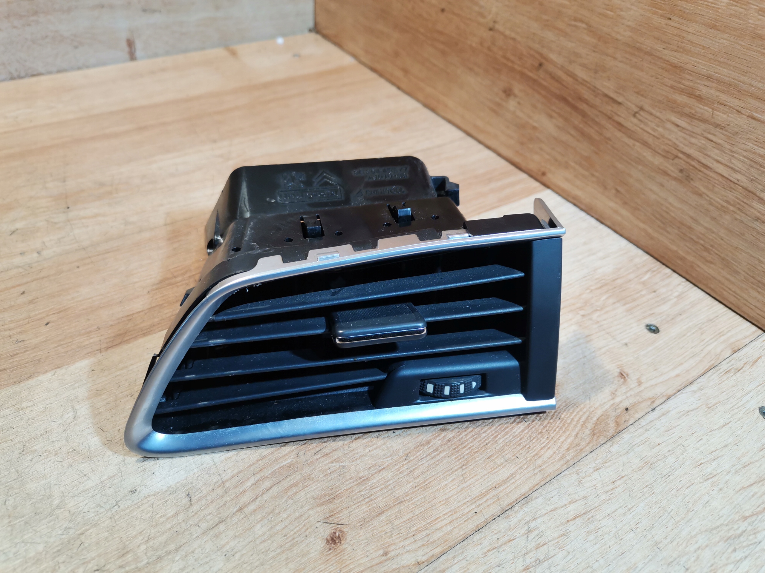 grid air conditioning devices right front PEUGEOT 508 and 9686445377