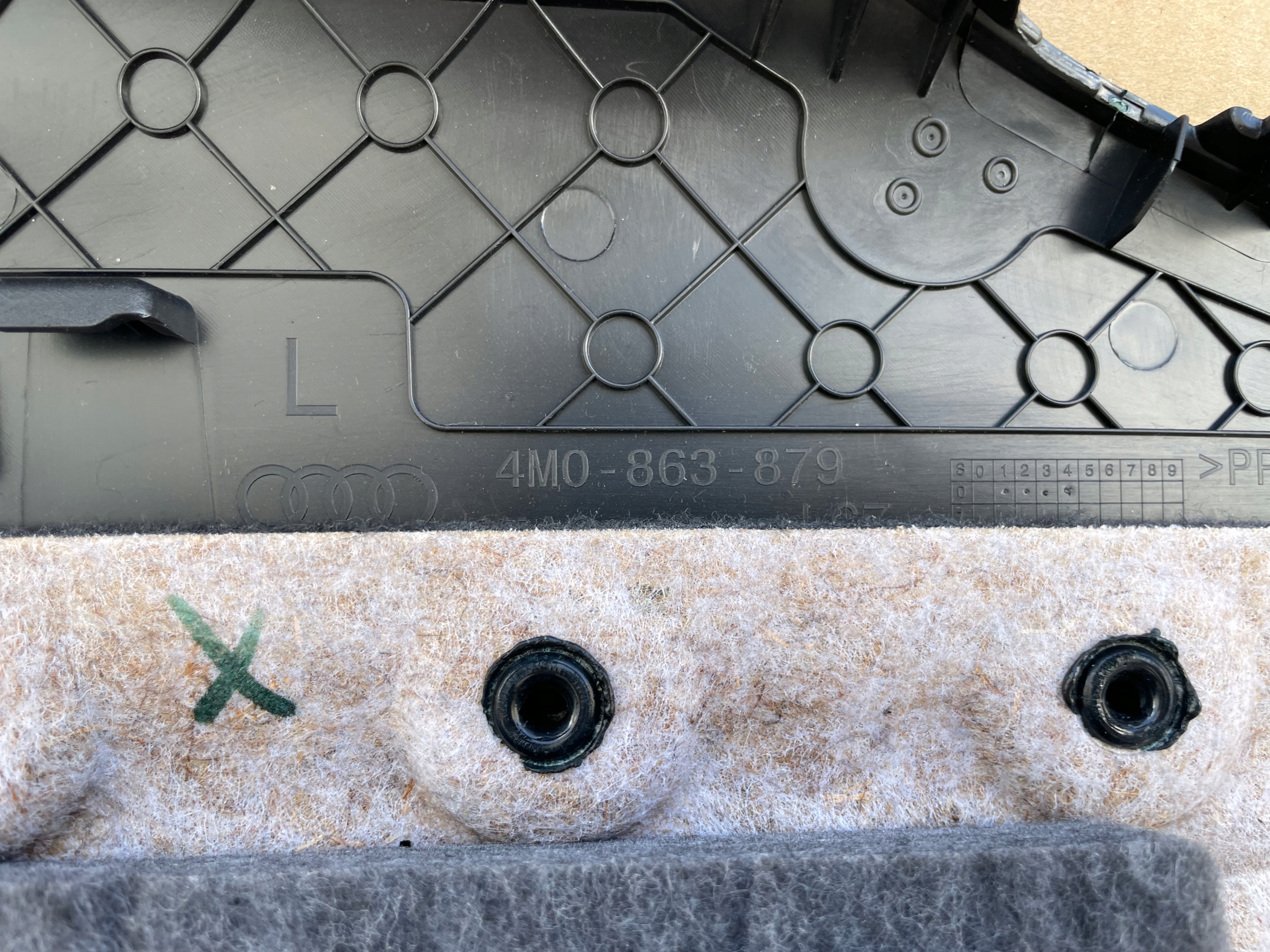 boot upholstery AUDI Q7 4M0863879D left as new
