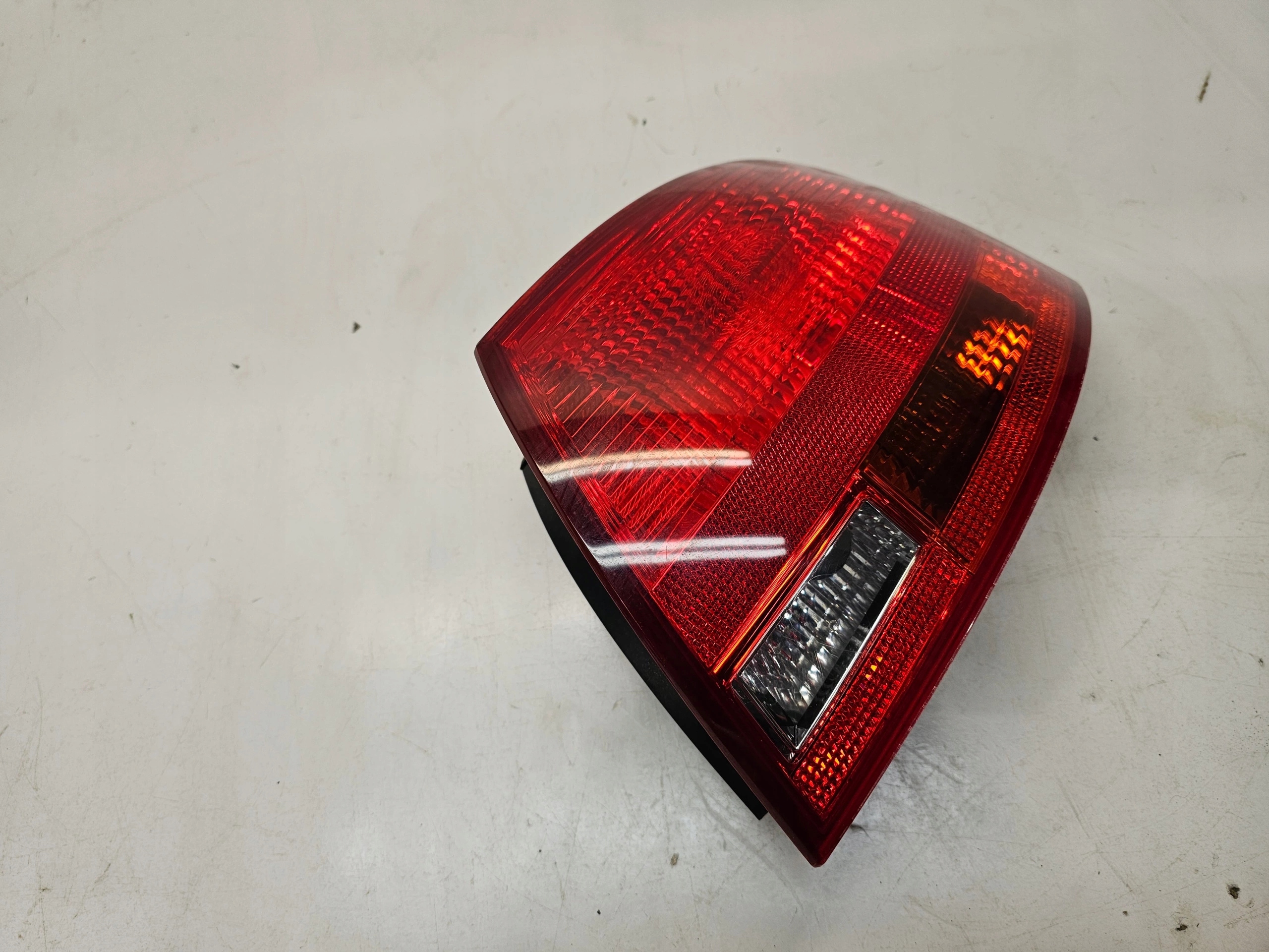 light right rear part W fender AUDI A4 B7 KOMBI AVANT 8E9945096E original
