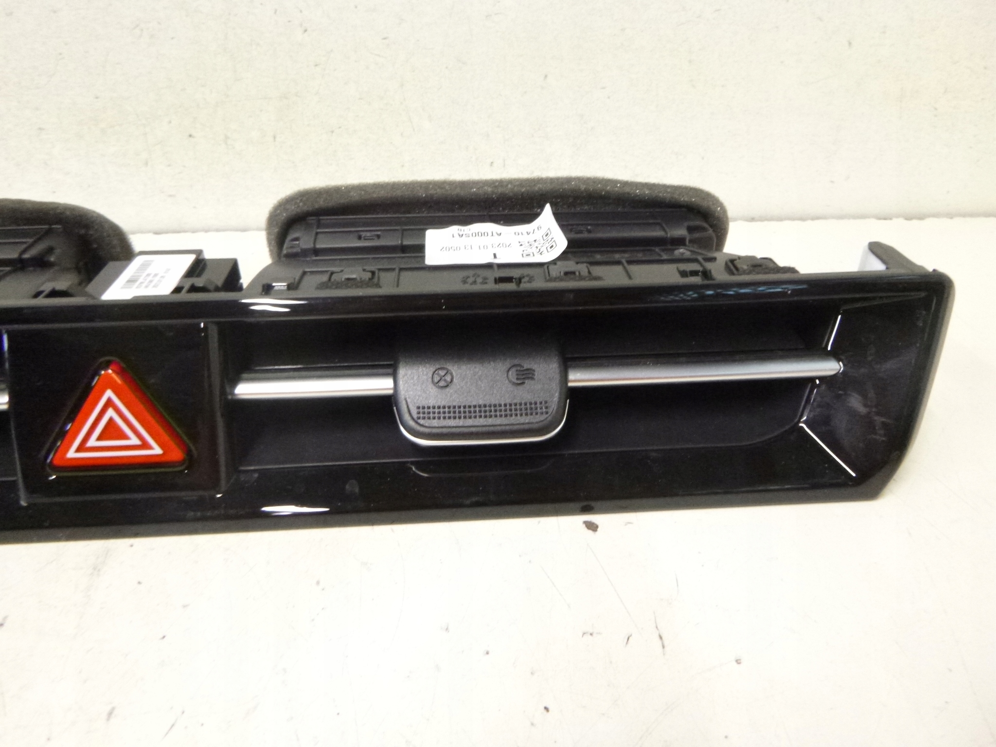 grid air conditioning devices central Kia Niro II 22r. switch of warning lights