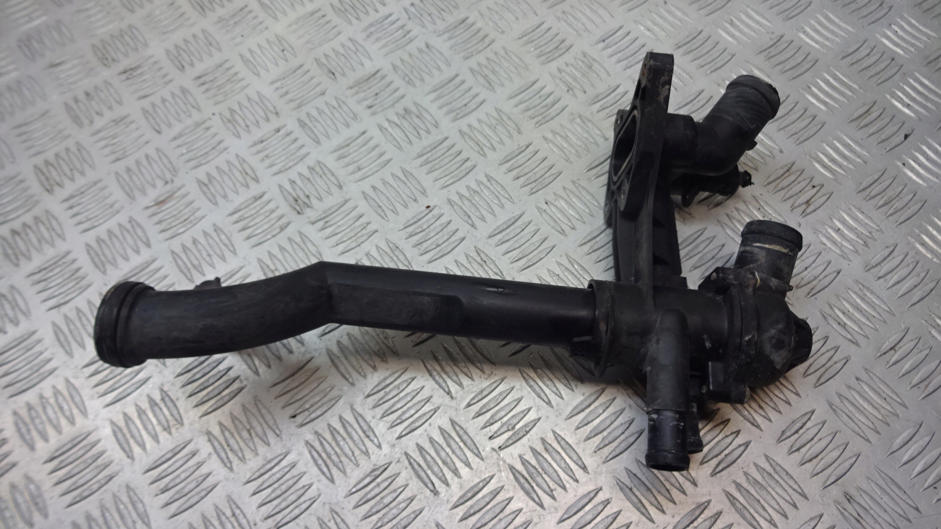 OBUDOWA TERMOSTATU SKODA FABIA I 1.2 03C121111B