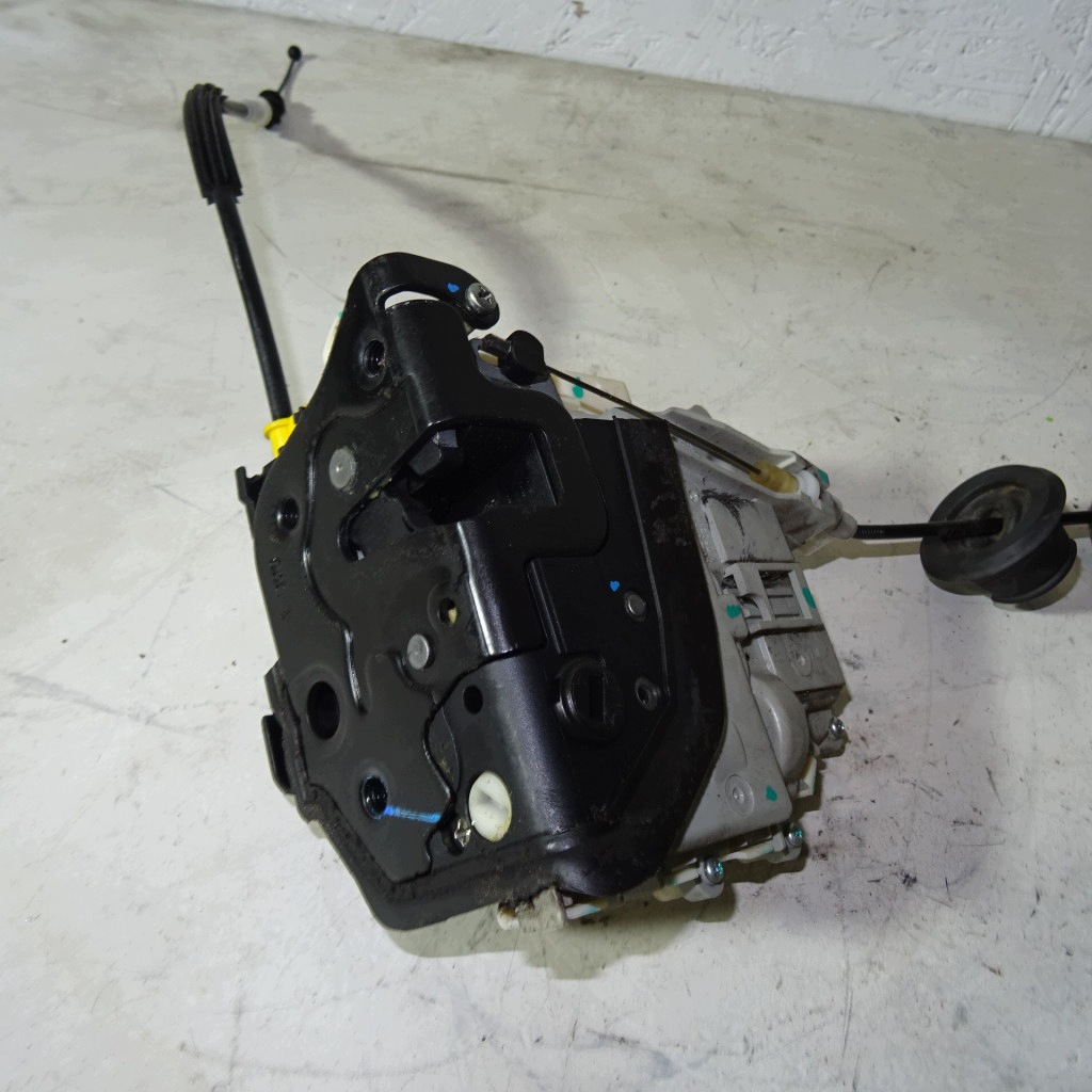 AUDI A5 8T lock door right rear part 8K0839016C
