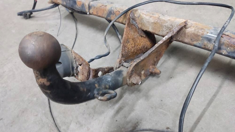 HAK HOLOWNICZY WIĄZKA FORD MONDEO MK3 KOMBI Rodzaj kuli Odkręcana