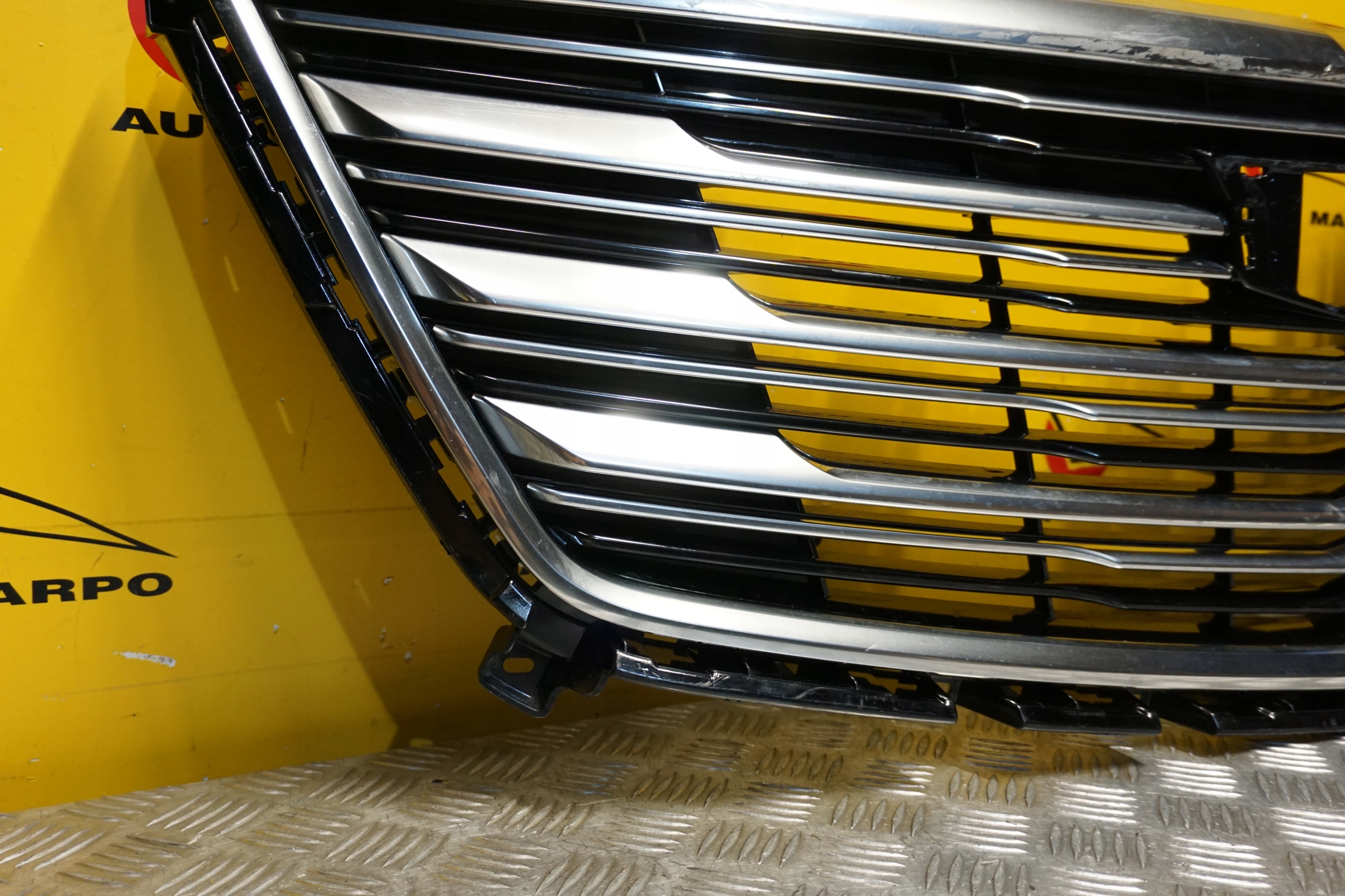 CADILLAC XT5 2017 - 2019 Atrapa Grill Przód Chrom 84497825 Typ samochodu 4x4/SUV Samochody osobowe