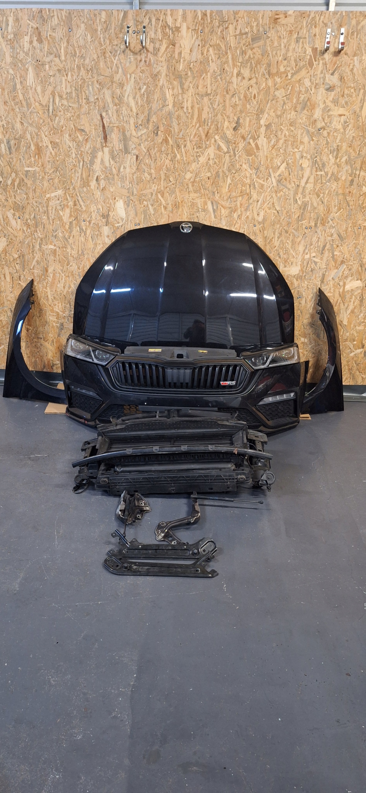 SKODA OCTAVIA IV VRS PRZOD ZDERZAK MASKA ZDERZAK WZMOCNIENIE LF9R 23R