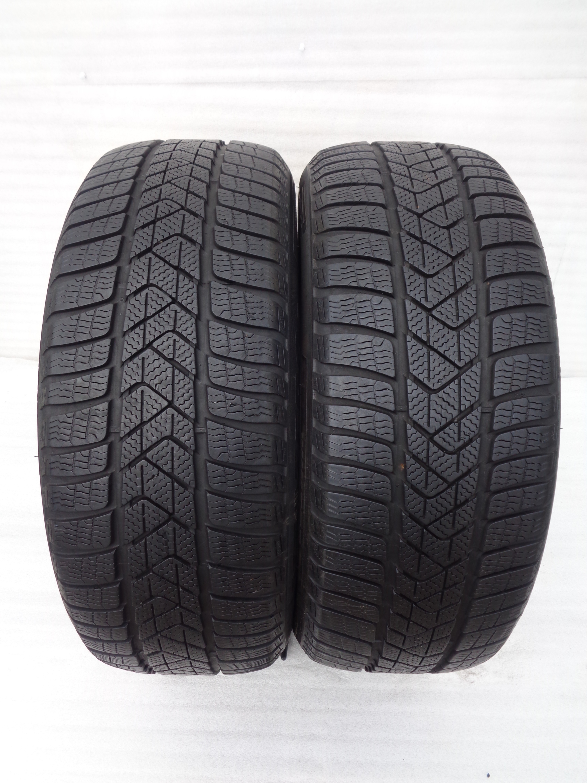 OPONY ZIMOWE 215/55/17 PIRELLI Winter Sotto 215/55R17 21r stan: 6,8-7,2mm