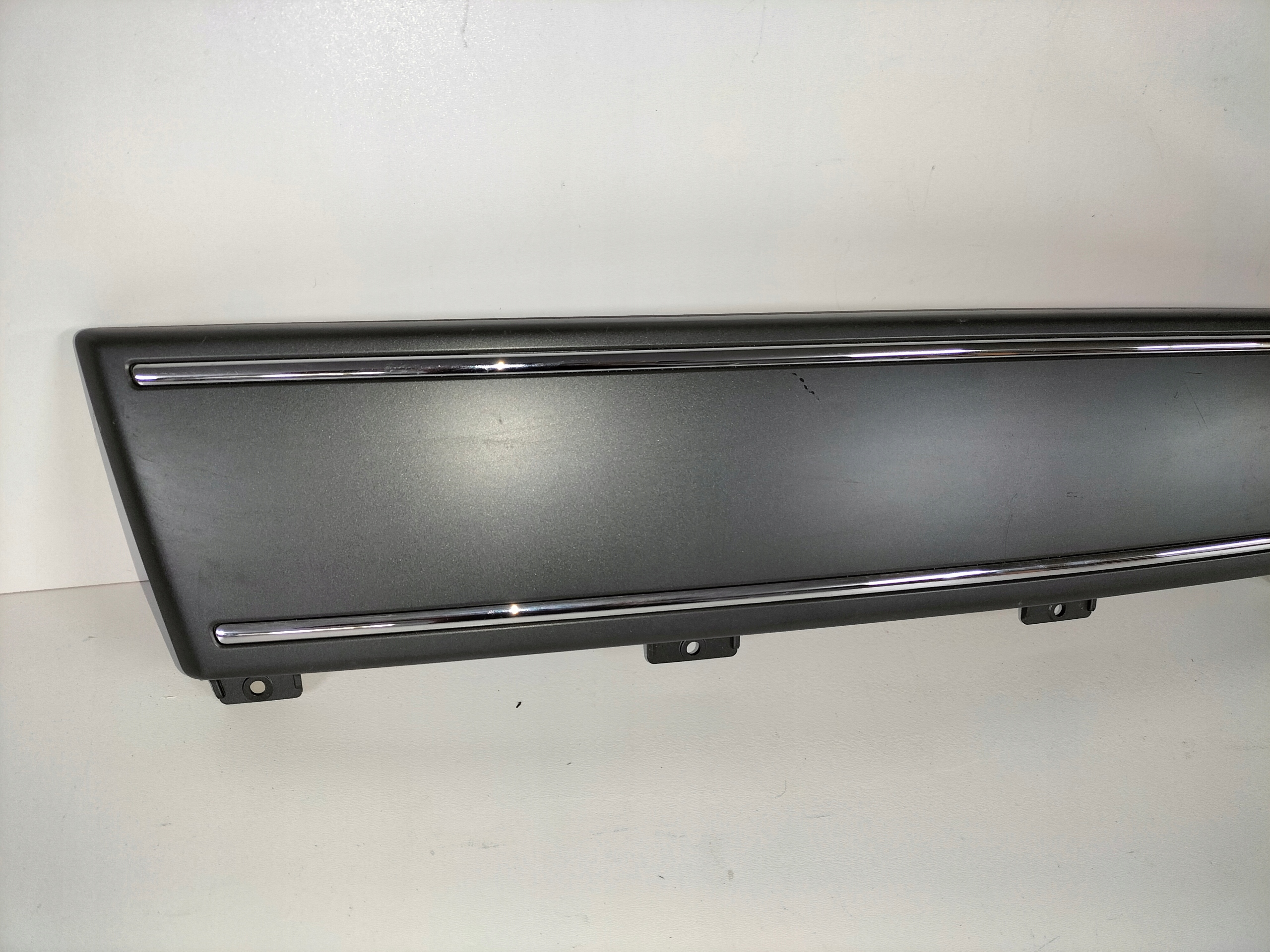 pad below tablice moulding grille front AUDI A3 8P 06-08 QUATTRO USA