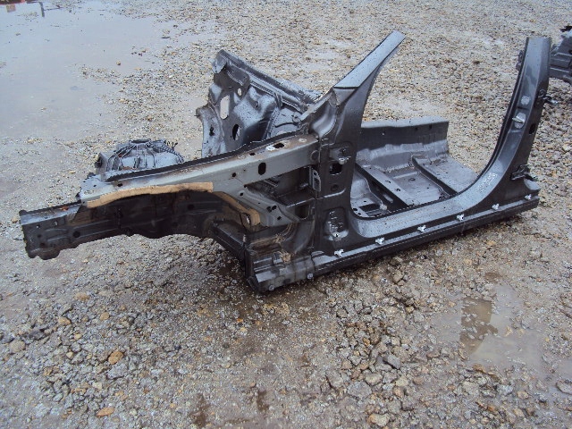 ĆWIARTKA PODŁUŻNICA LEWA MERCEDES C-KLASA W205 Producent części Mercedes-Benz OE