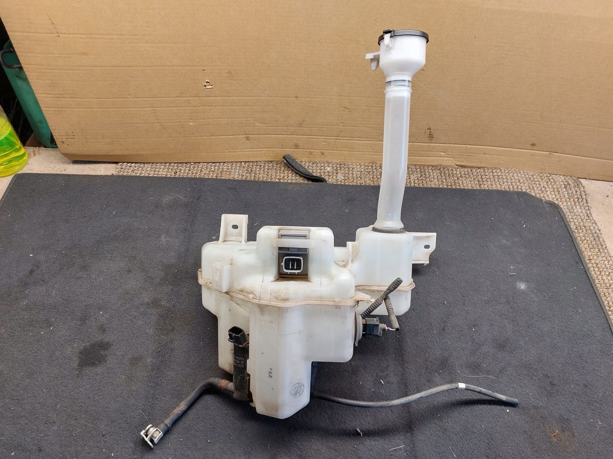 washer fluid tank LEXUS RC F 15r