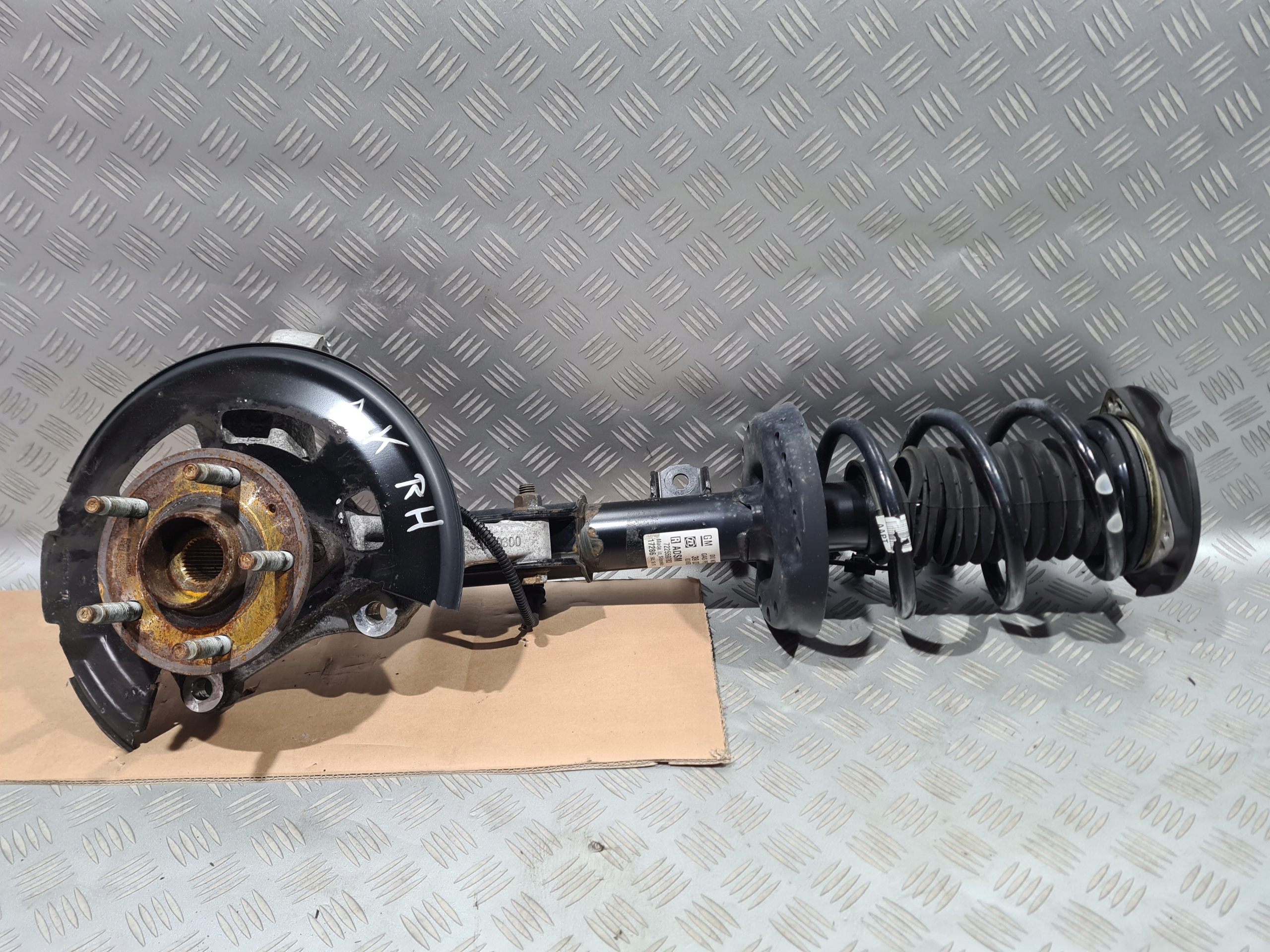 правый поворотный кулак, цапфа opel ASTRA K 5X105
