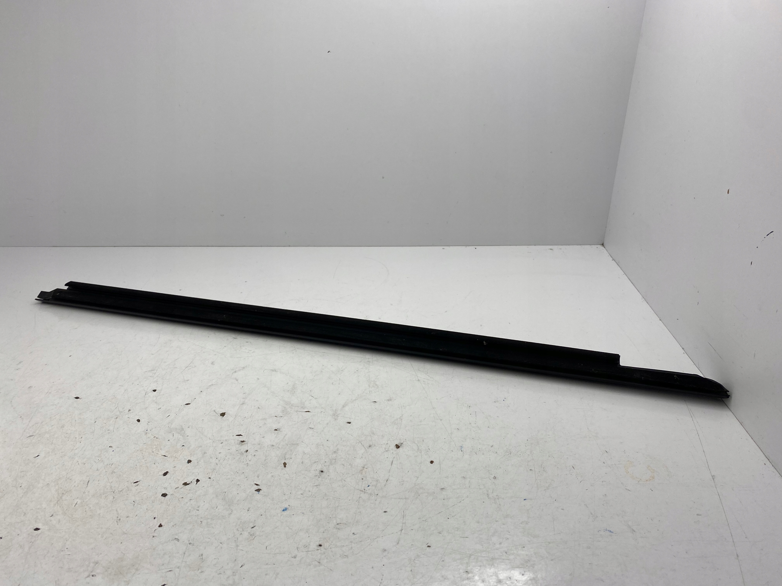 BMW 2 F44 GRAN COUPE moulding left front 7483131